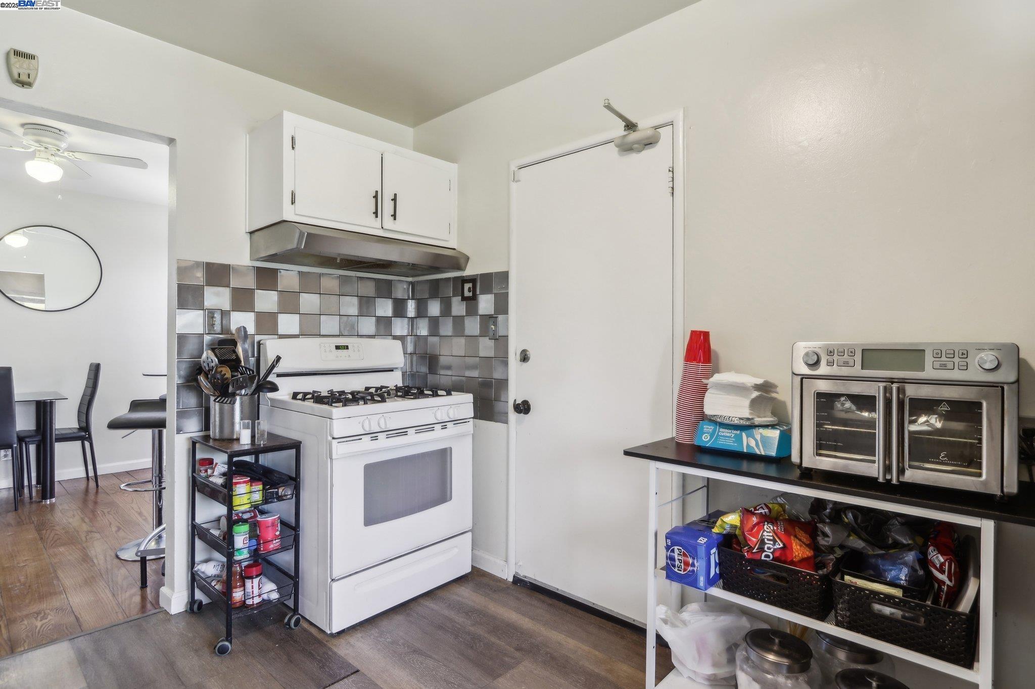 Detail Gallery Image 10 of 24 For 759 Bishop Ave, Hayward,  CA 94544 - 3 Beds | 1 Baths