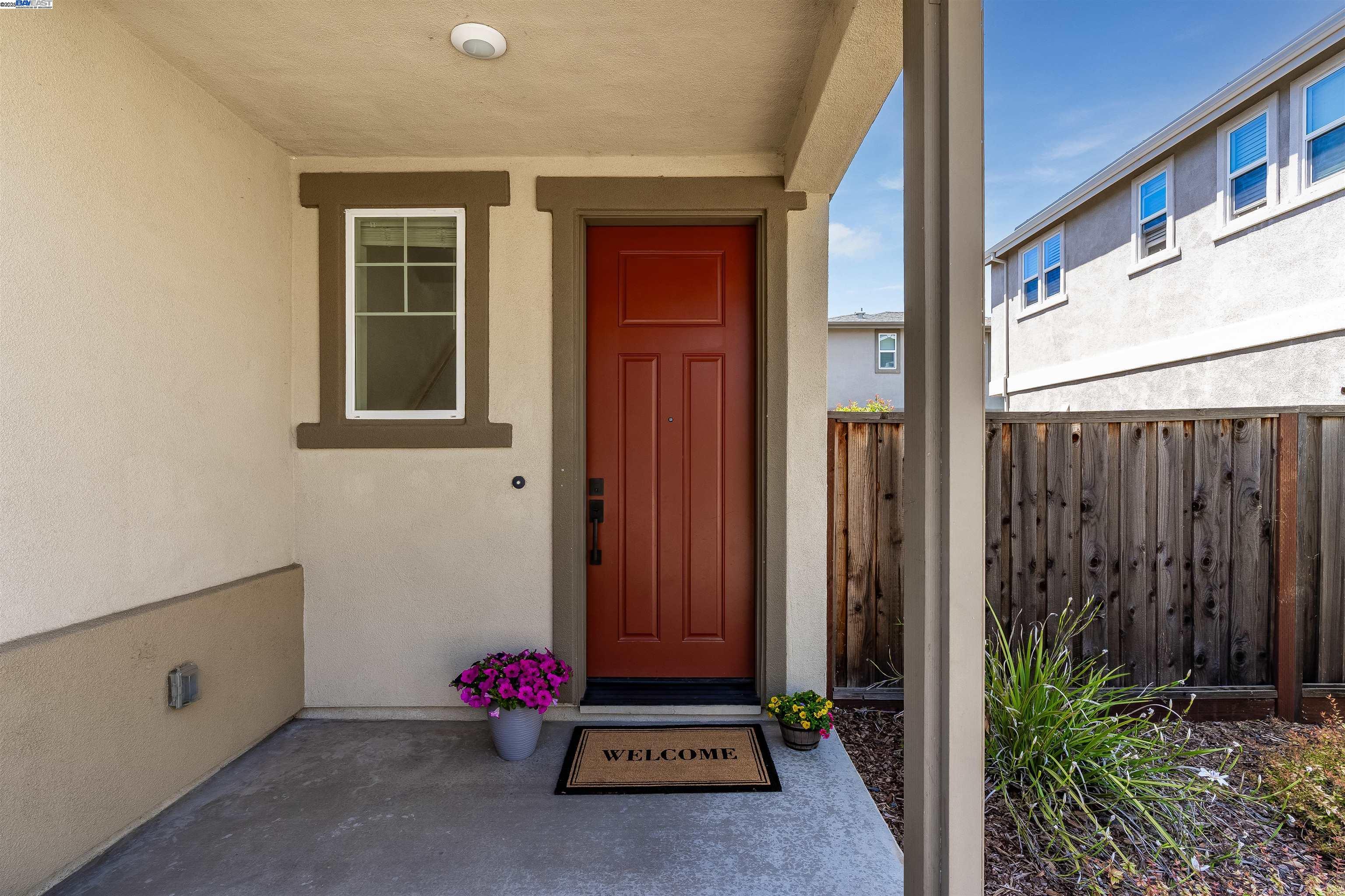 Detail Gallery Image 2 of 38 For 2336 Endeavor Way, Sacramento,  CA 95834 - 3 Beds | 2/1 Baths