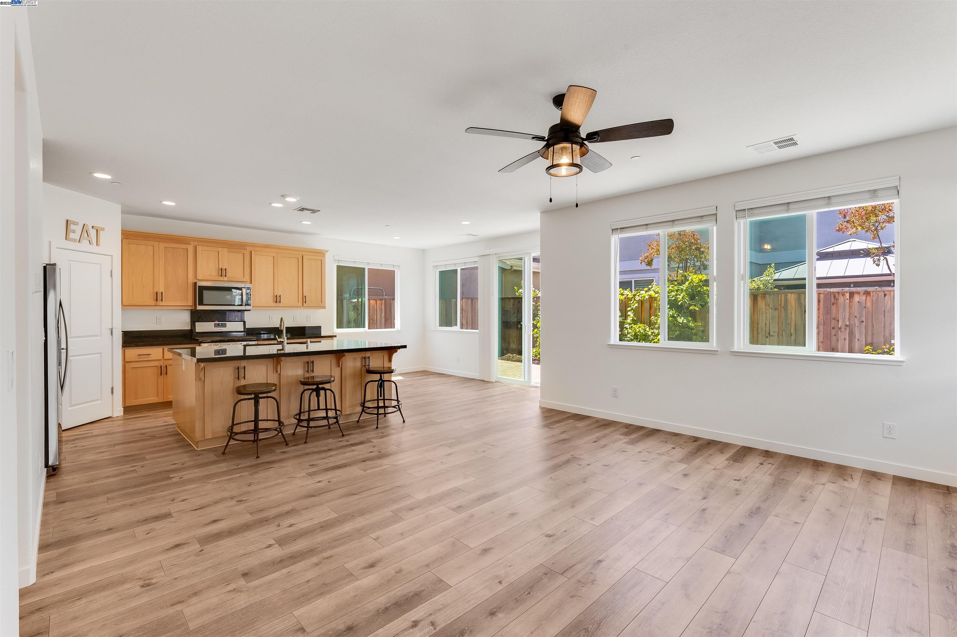 Detail Gallery Image 5 of 38 For 2336 Endeavor Way, Sacramento,  CA 95834 - 3 Beds | 2/1 Baths