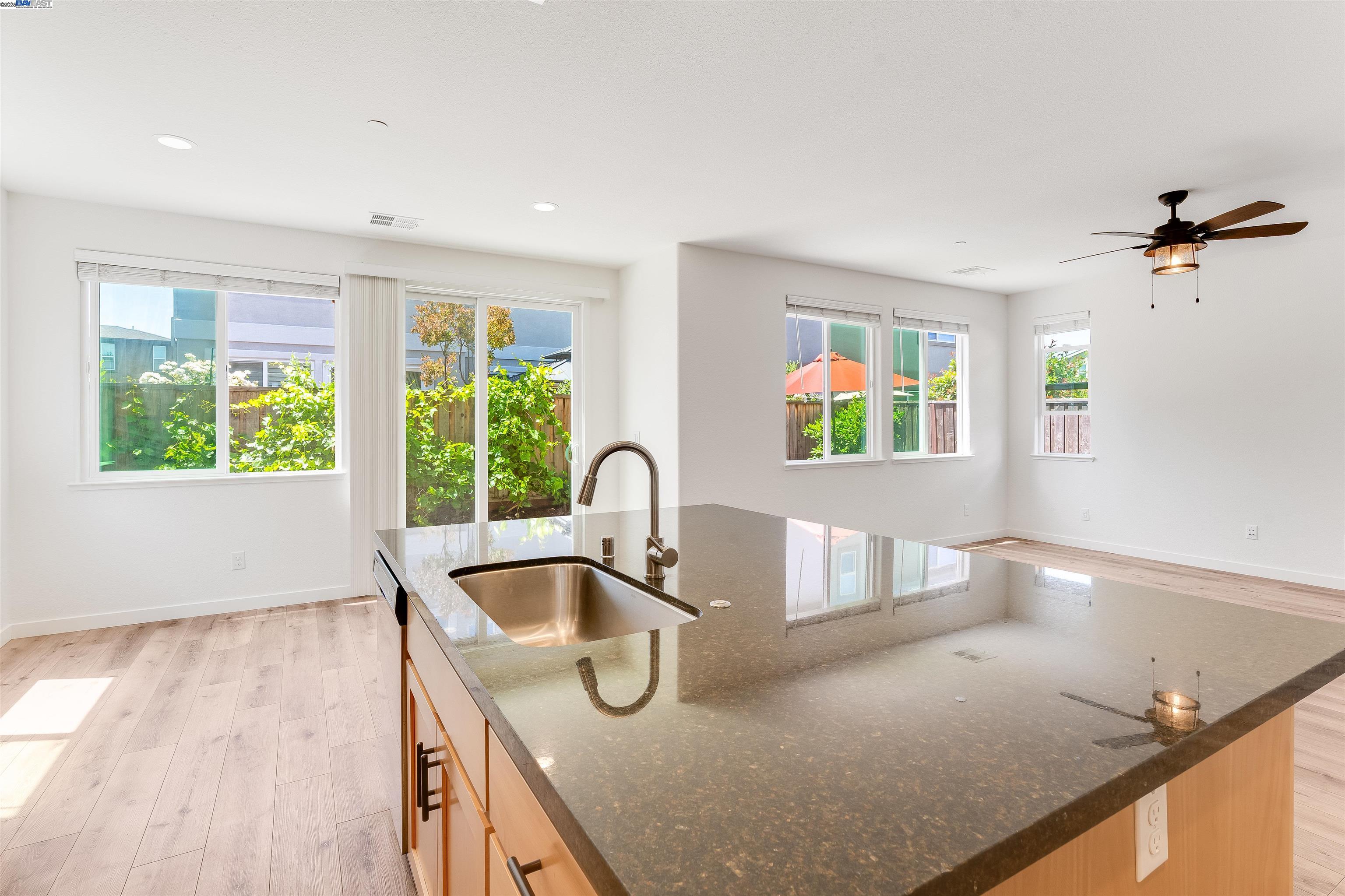 Detail Gallery Image 9 of 38 For 2336 Endeavor Way, Sacramento,  CA 95834 - 3 Beds | 2/1 Baths
