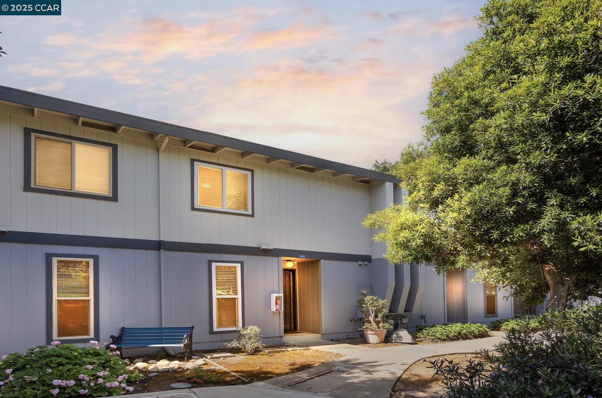 Detail Gallery Image 1 of 36 For 1352 Tree Garden Pl, Concord,  CA 94518 - 3 Beds | 2 Baths