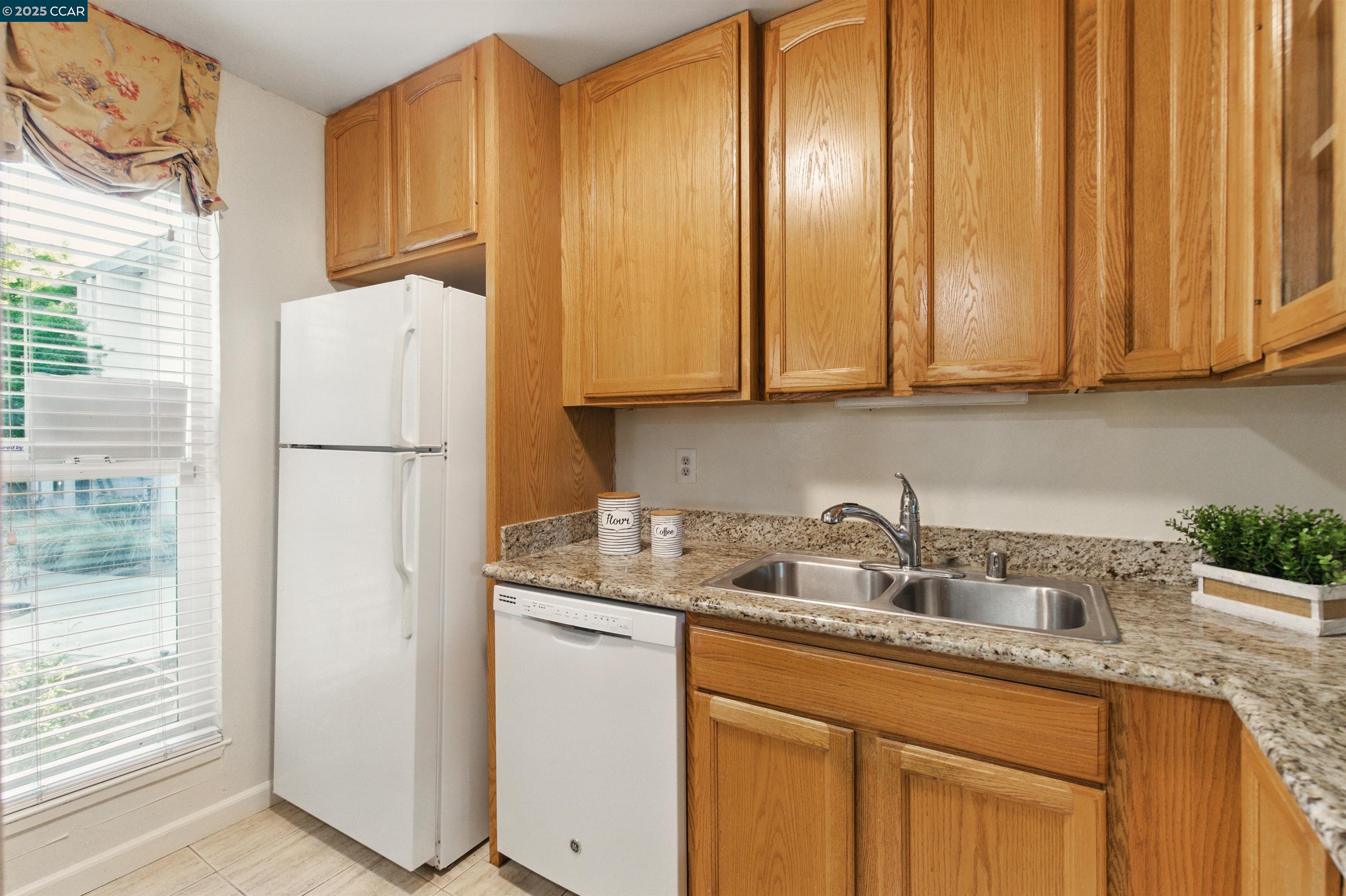 Detail Gallery Image 12 of 36 For 1352 Tree Garden Pl, Concord,  CA 94518 - 3 Beds | 2 Baths