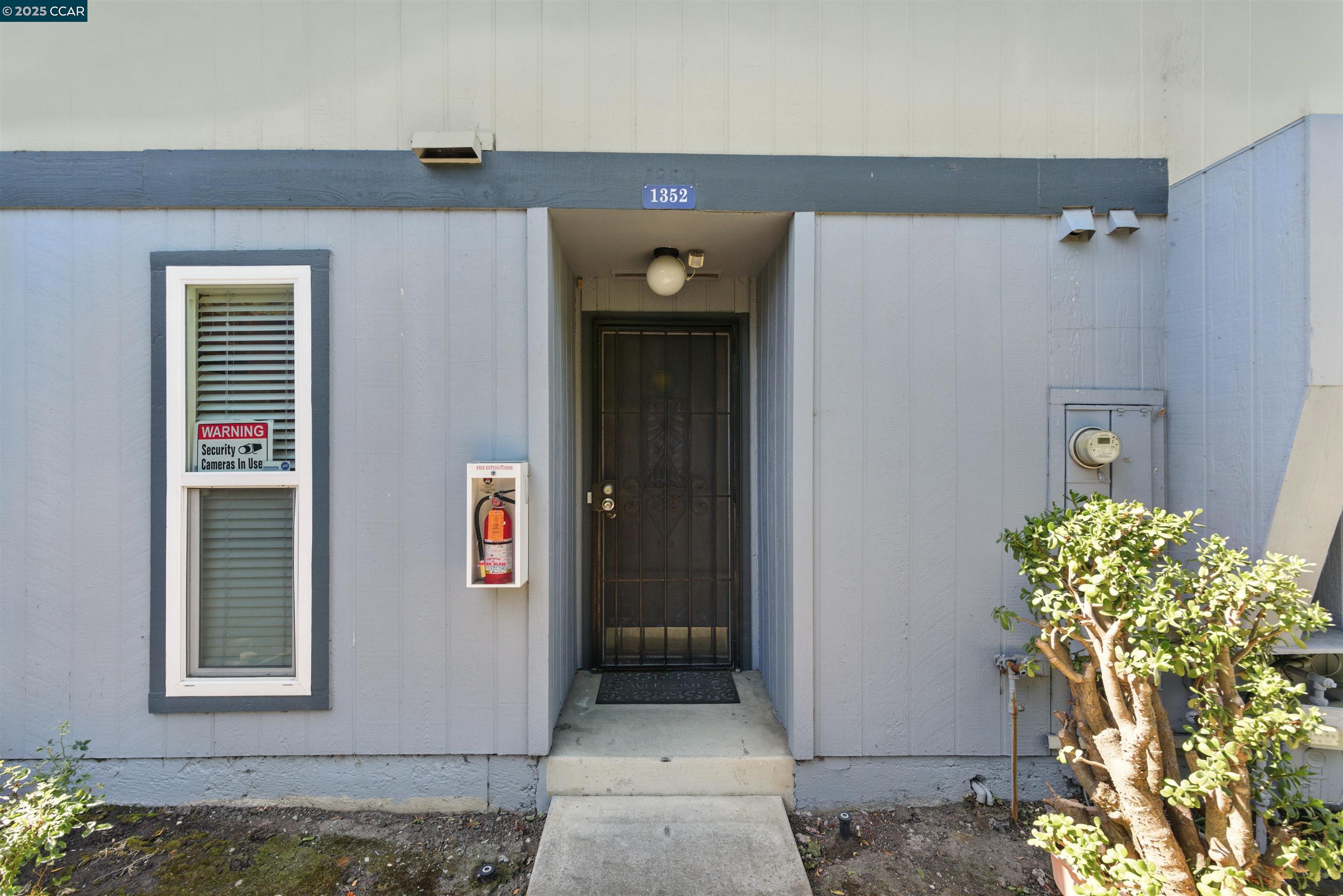 Detail Gallery Image 3 of 36 For 1352 Tree Garden Pl, Concord,  CA 94518 - 3 Beds | 2 Baths