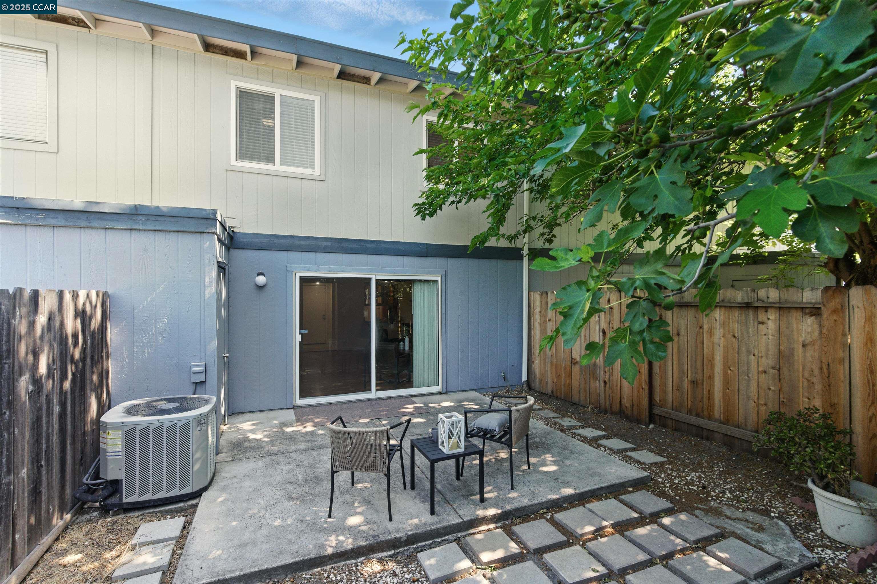 Detail Gallery Image 23 of 36 For 1352 Tree Garden Pl, Concord,  CA 94518 - 3 Beds | 2 Baths