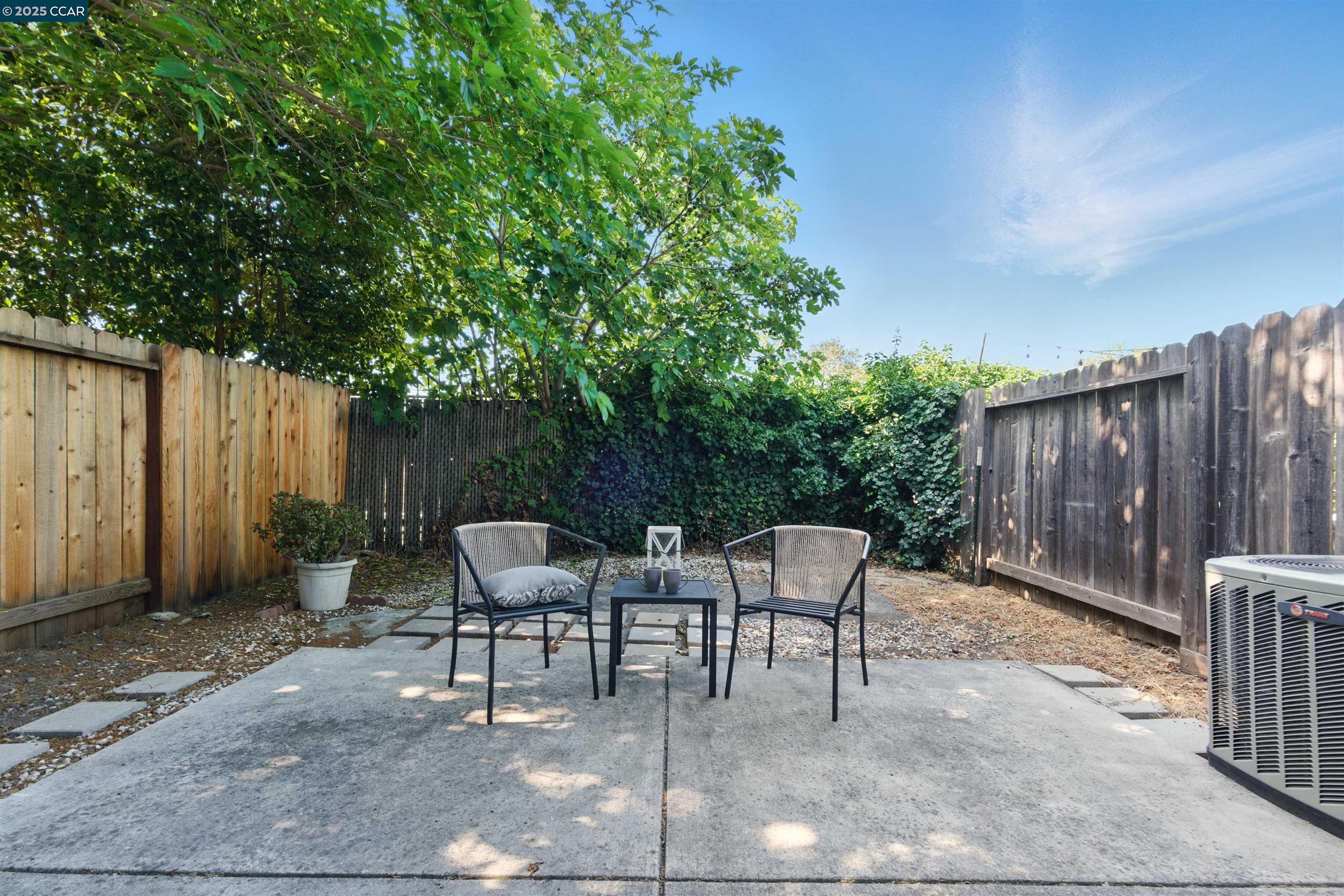 Detail Gallery Image 24 of 36 For 1352 Tree Garden Pl, Concord,  CA 94518 - 3 Beds | 2 Baths