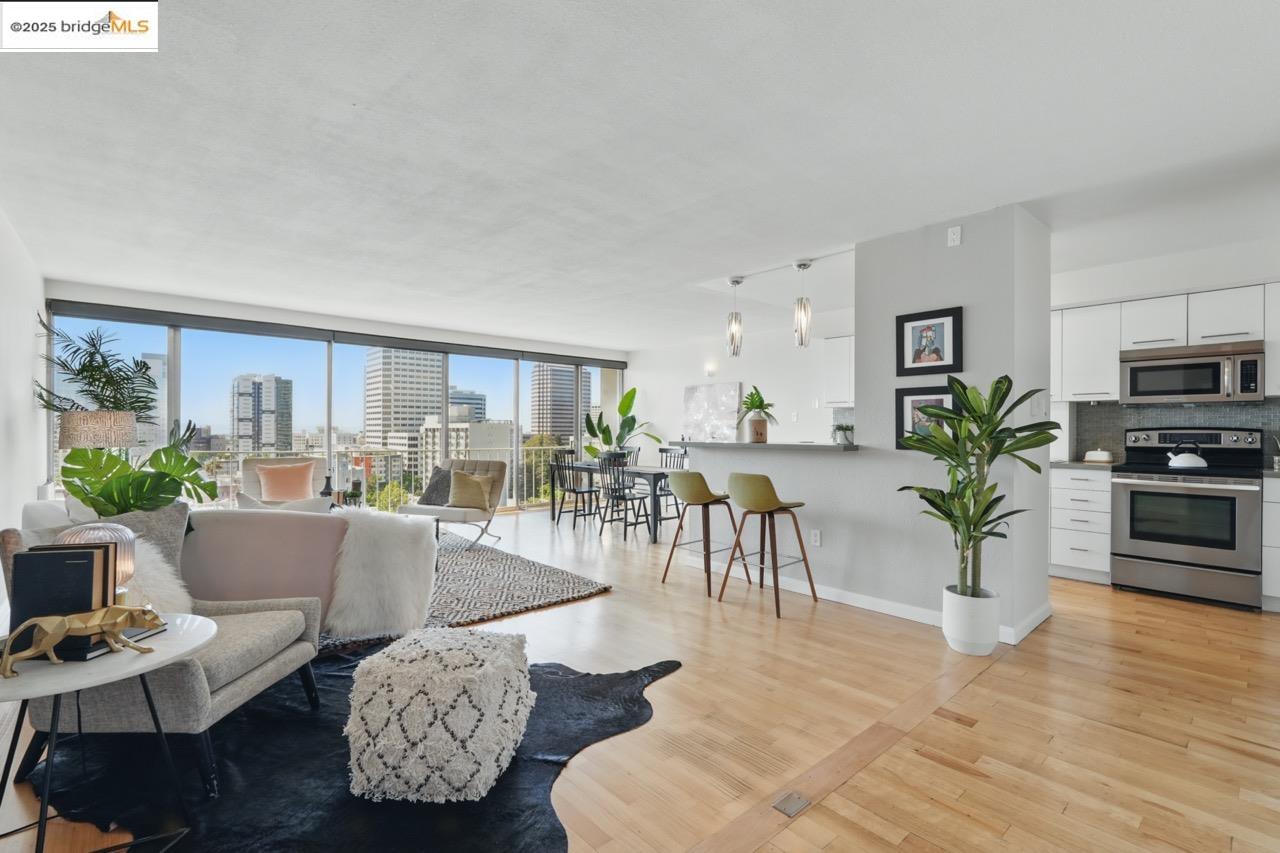 Detail Gallery Image 1 of 32 For 1555 Lakeside Dr #191,  Oakland,  CA 94612 - 2 Beds | 2 Baths