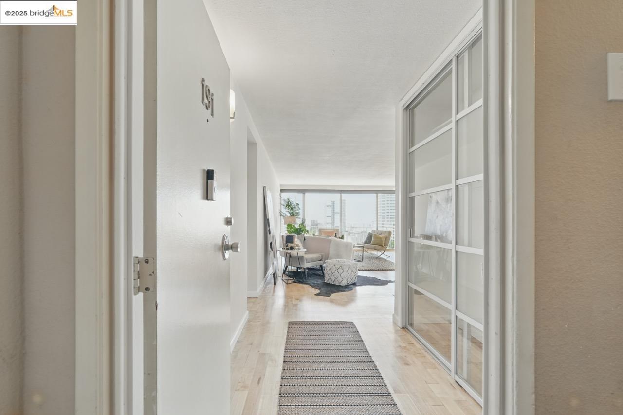 Detail Gallery Image 3 of 32 For 1555 Lakeside Dr #191,  Oakland,  CA 94612 - 2 Beds | 2 Baths