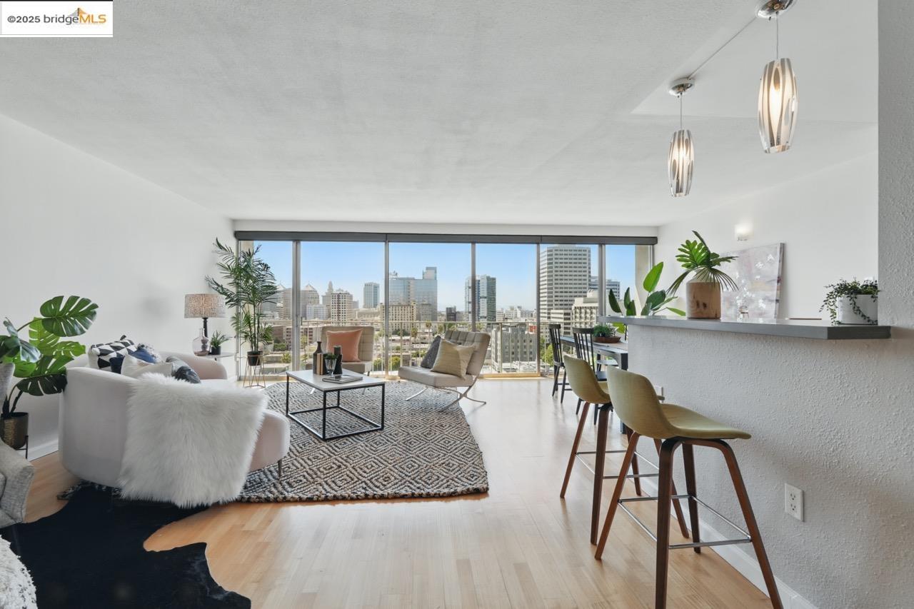 Detail Gallery Image 5 of 47 For 1555 Lakeside Dr #191,  Oakland,  CA 94612 - 2 Beds | 2 Baths