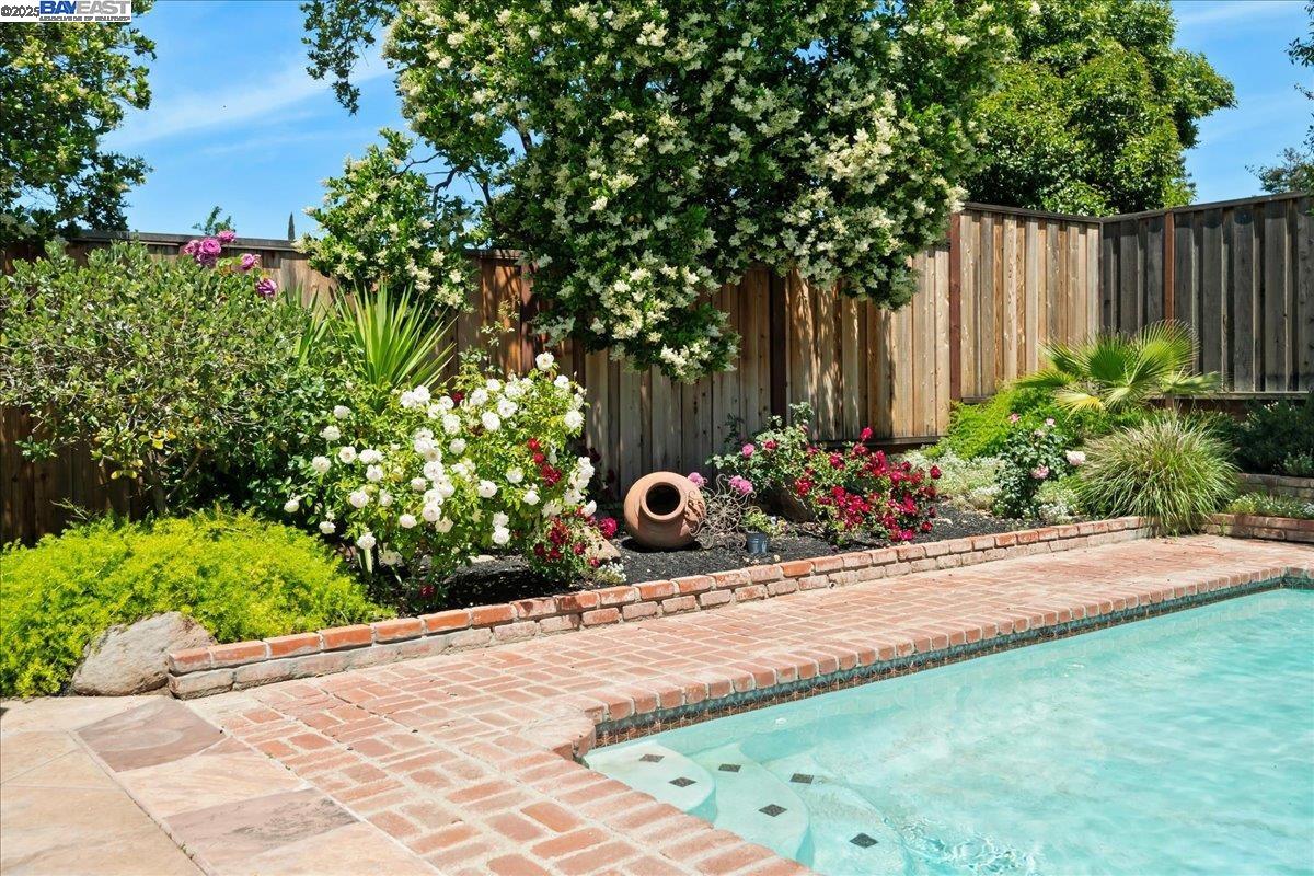 Detail Gallery Image 35 of 46 For 2284 Norwood Rd, Livermore,  CA 94550 - 3 Beds | 2 Baths