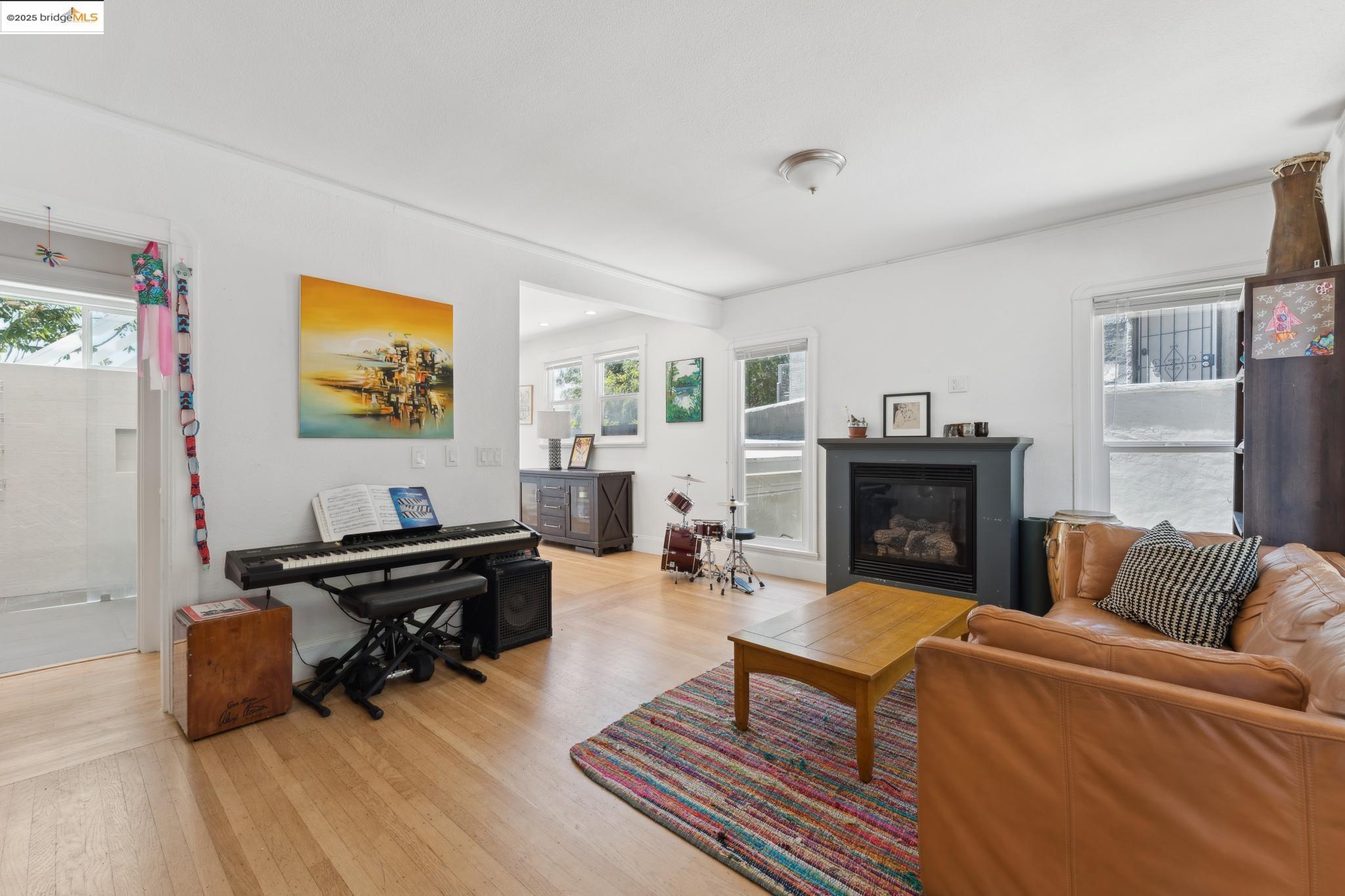 Detail Gallery Image 5 of 18 For 2823 11th Ave #C,  Oakland,  CA 94610 - 2 Beds | 1 Baths