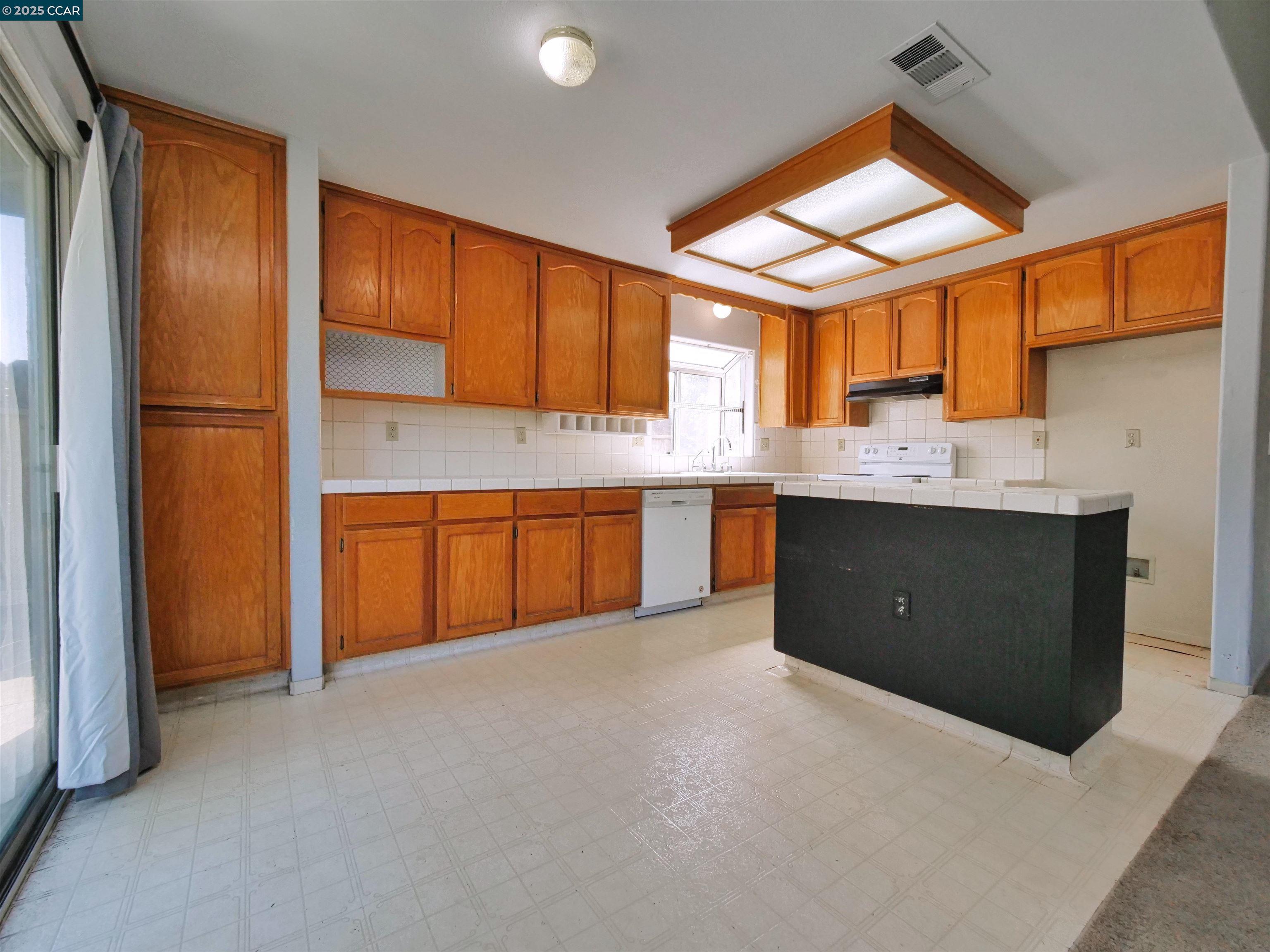 Detail Gallery Image 22 of 60 For 4301 Castle Cary Lane, Salida,  CA 95368 - 3 Beds | 2 Baths