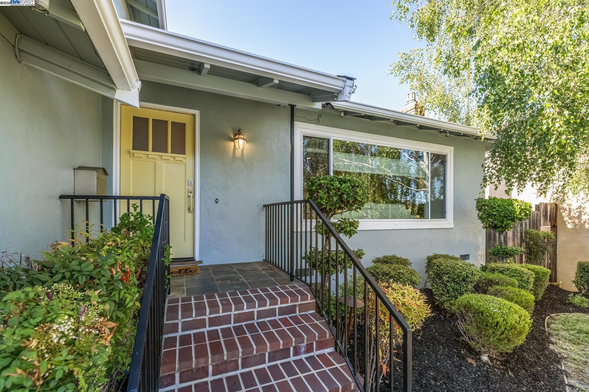 Detail Gallery Image 7 of 55 For 3134 Terry Ct, Castro Valley,  CA 94546 - 4 Beds | 2/1 Baths