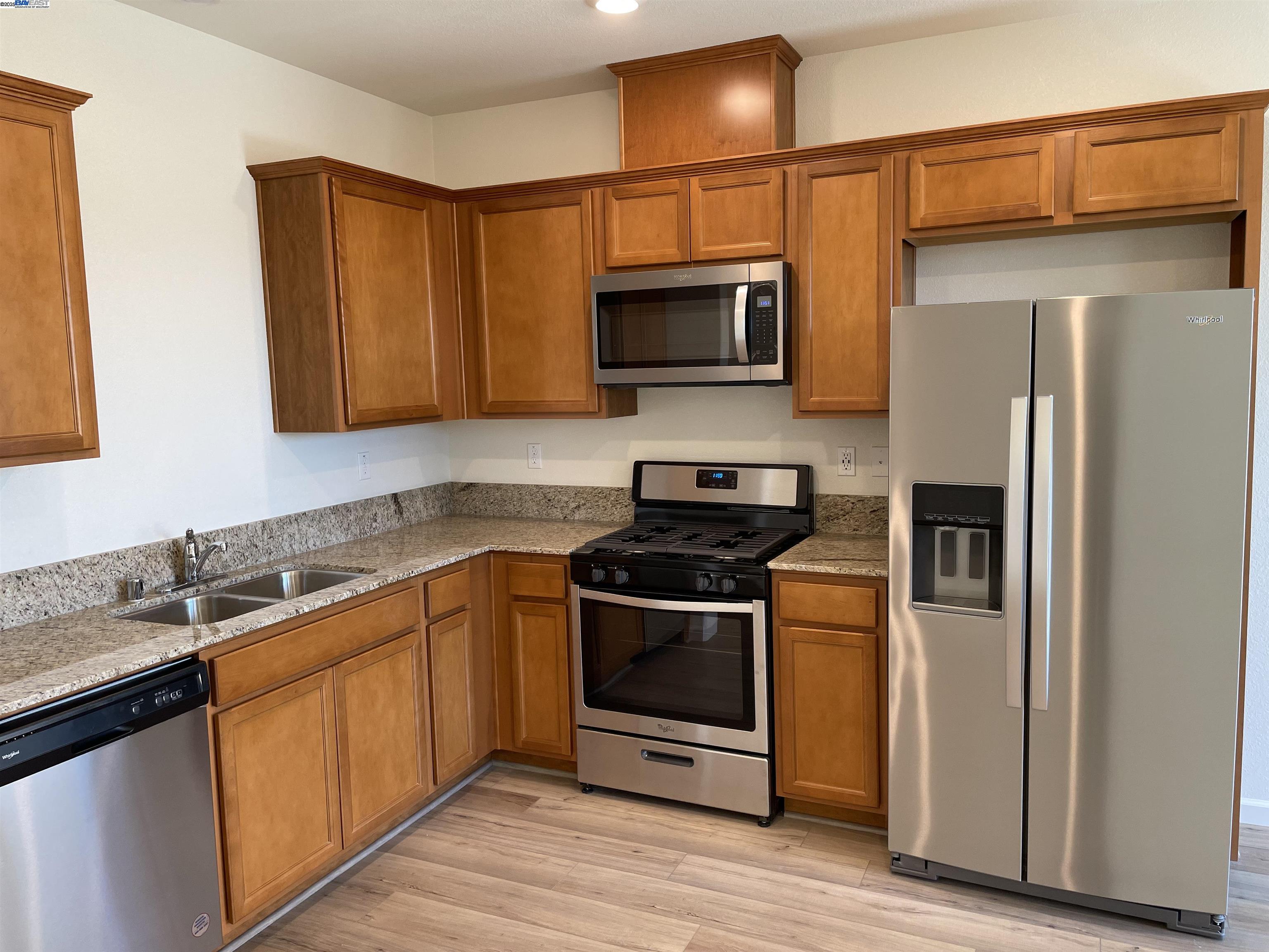 Detail Gallery Image 10 of 16 For 1800 Monroe Ct #1,  Hollister,  CA 95023 - 2 Beds | 2 Baths