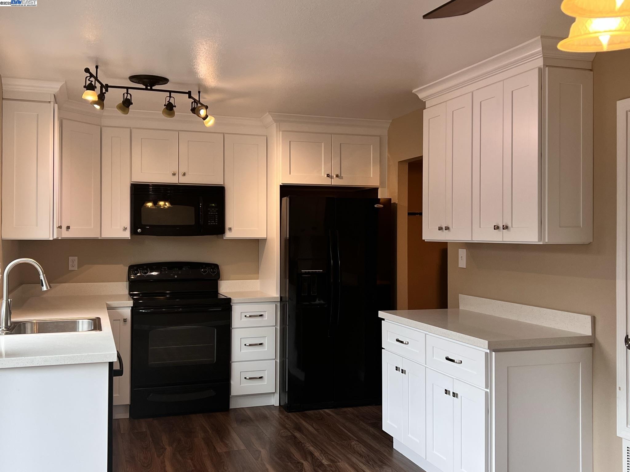 Detail Gallery Image 3 of 14 For 4446 Seminole Way, Pleasanton,  CA 94588-4201 - 4 Beds | 2/1 Baths