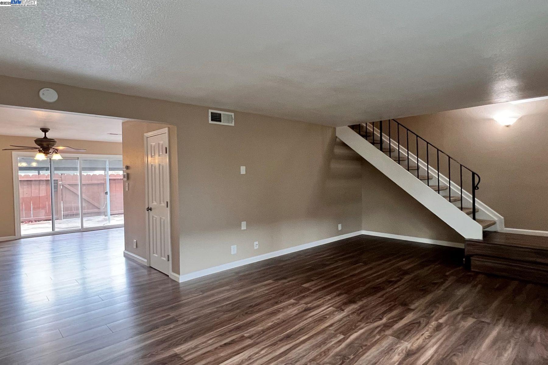 Detail Gallery Image 5 of 14 For 4446 Seminole Way, Pleasanton,  CA 94588-4201 - 4 Beds | 2/1 Baths