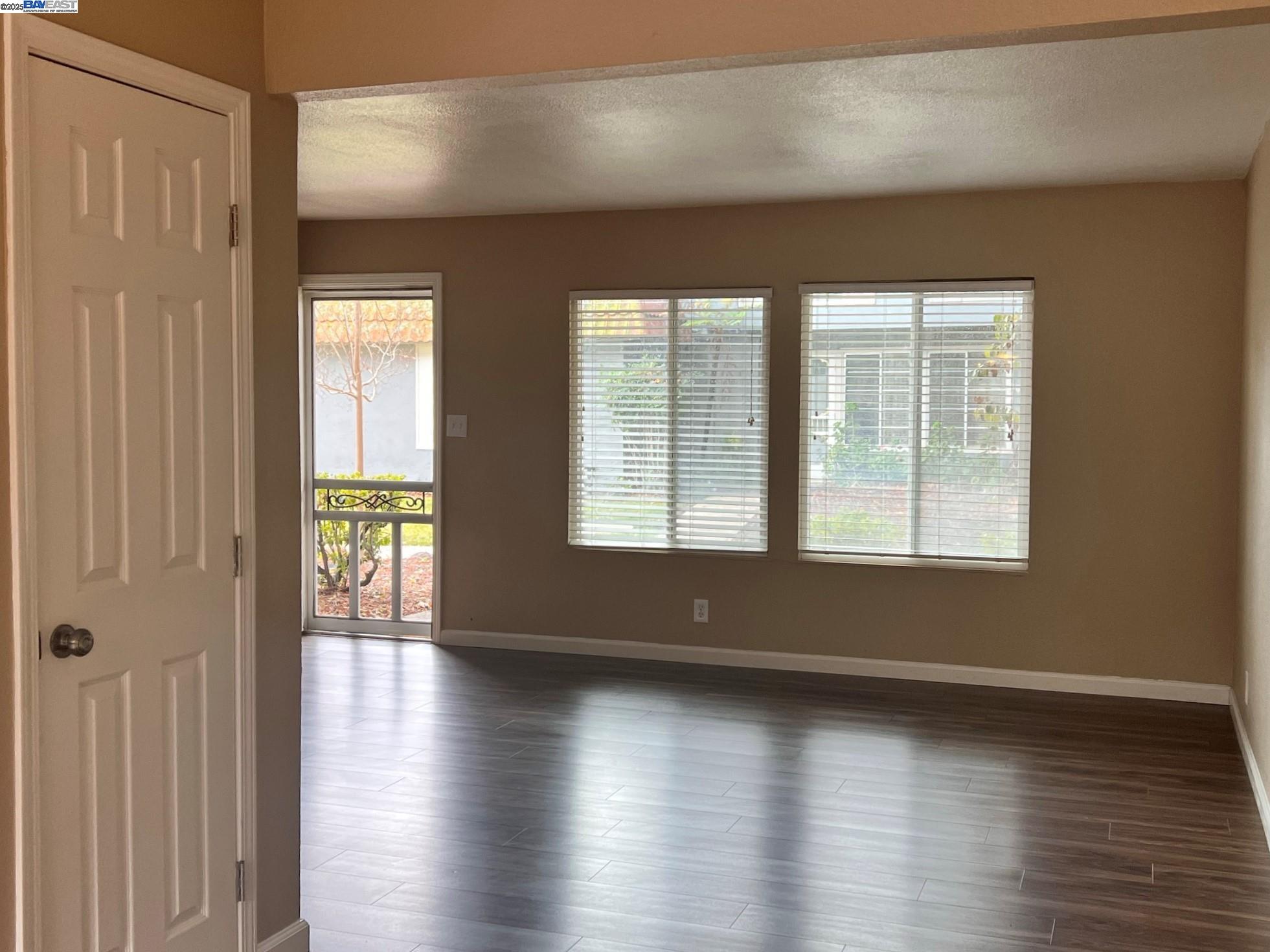 Detail Gallery Image 7 of 14 For 4446 Seminole Way, Pleasanton,  CA 94588-4201 - 4 Beds | 2/1 Baths
