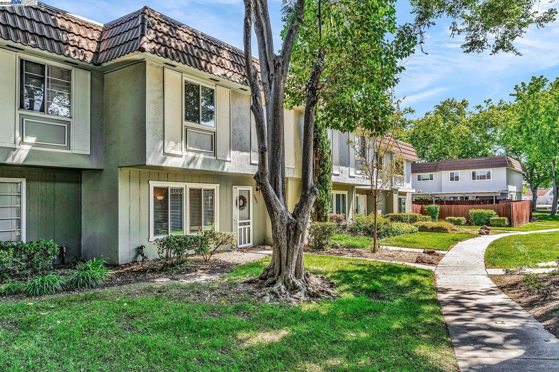 Detail Gallery Image 9 of 14 For 4446 Seminole Way, Pleasanton,  CA 94588-4201 - 4 Beds | 2/1 Baths