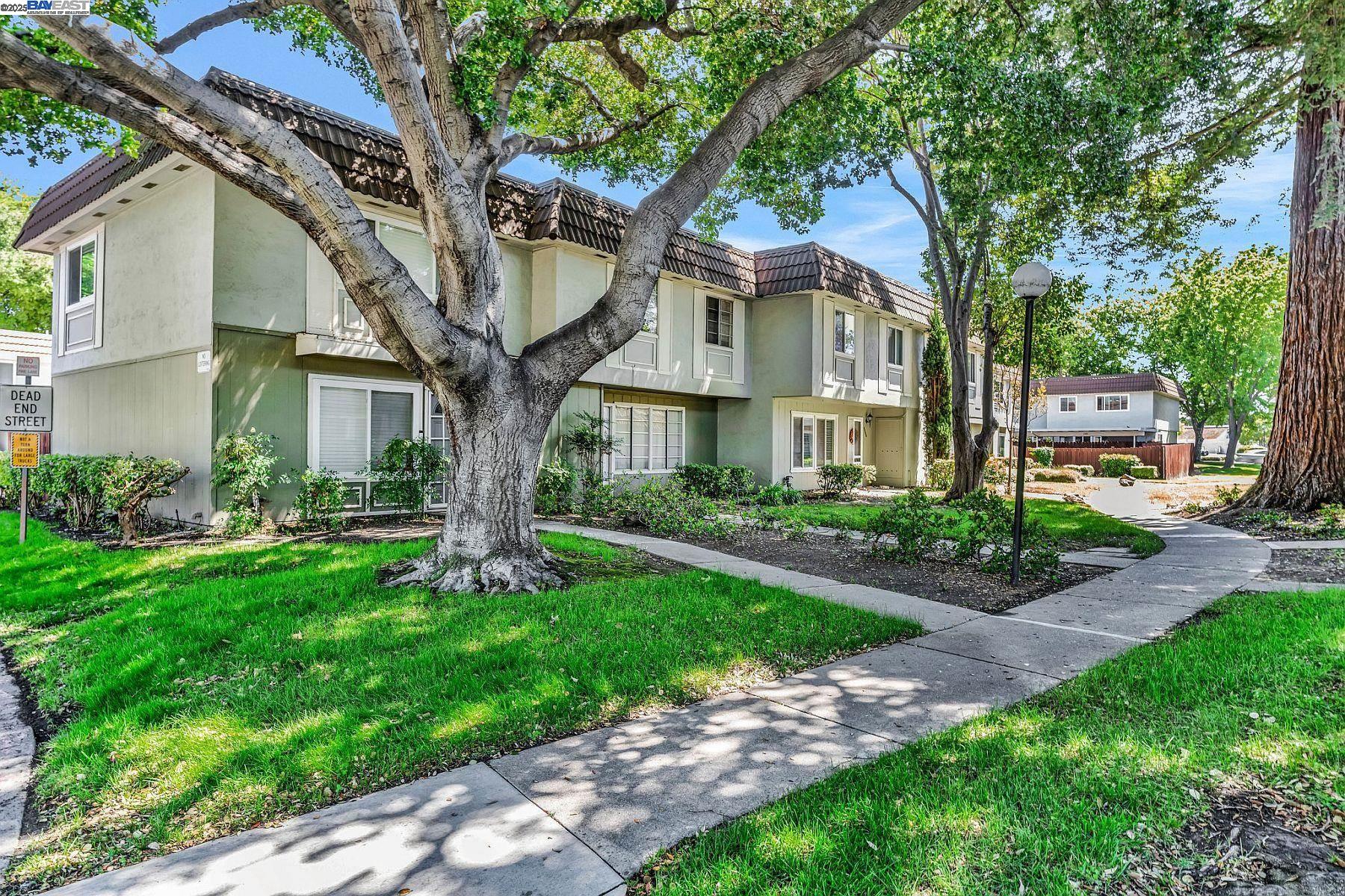 Detail Gallery Image 10 of 14 For 4446 Seminole Way, Pleasanton,  CA 94588-4201 - 4 Beds | 2/1 Baths