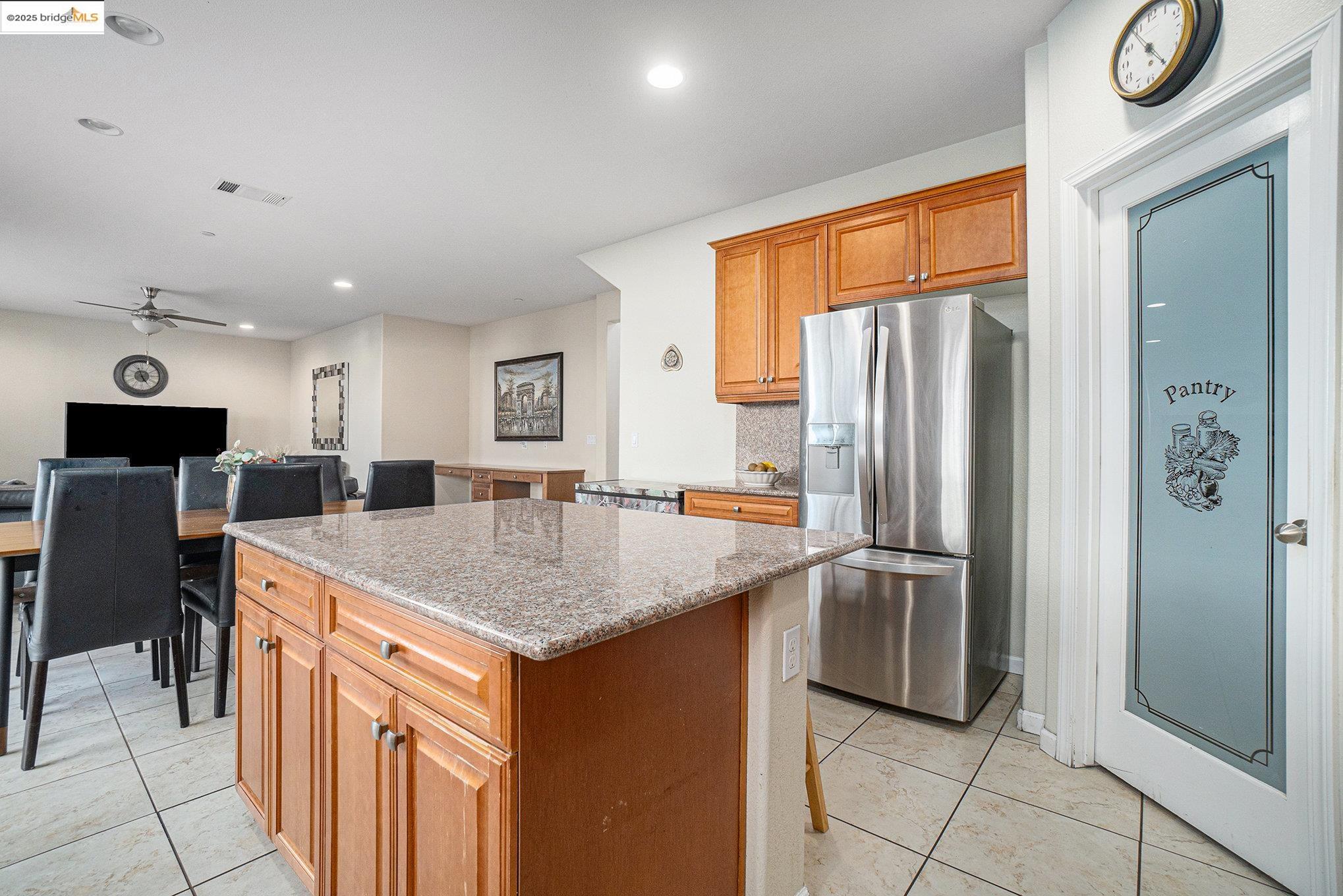 Detail Gallery Image 12 of 42 For 1174 Tropicana Ln, Brentwood,  CA 94513 - 5 Beds | 3 Baths
