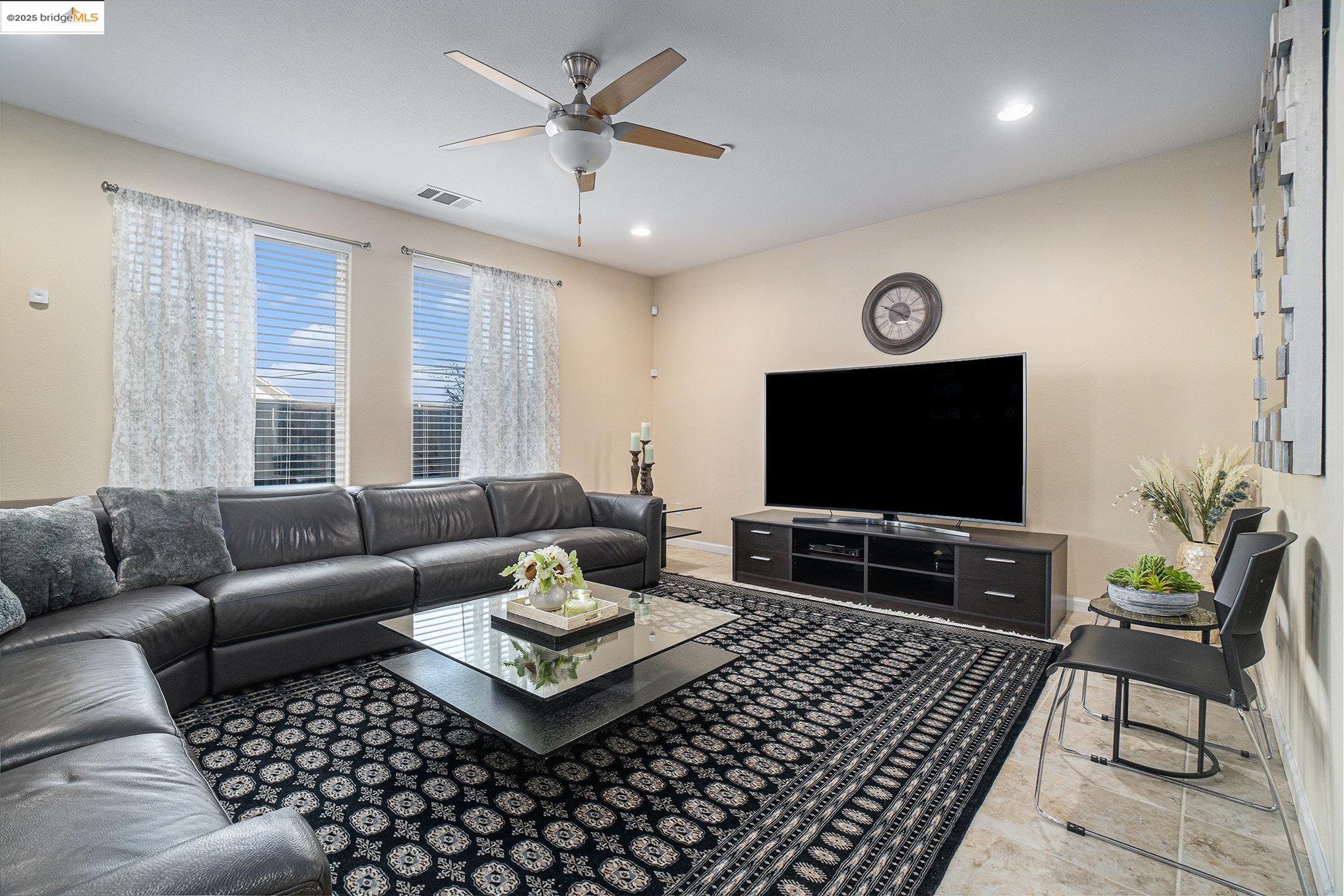 Detail Gallery Image 15 of 42 For 1174 Tropicana Ln, Brentwood,  CA 94513 - 5 Beds | 3 Baths