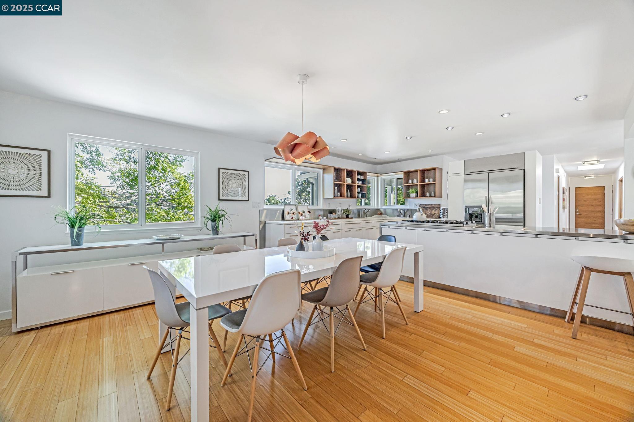Detail Gallery Image 13 of 36 For 2280 Hastings Dr, Belmont,  CA 94002 - 3 Beds | 2 Baths