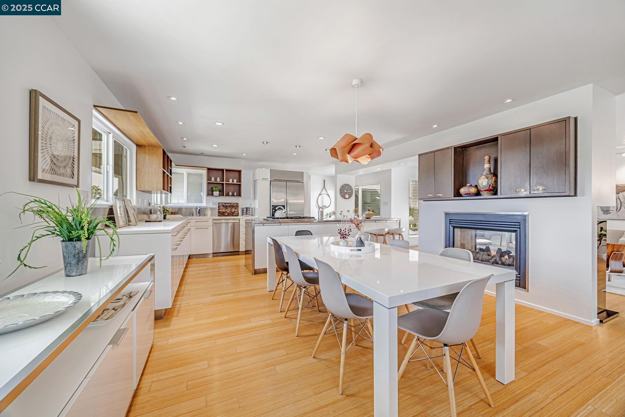 Detail Gallery Image 14 of 36 For 2280 Hastings Dr, Belmont,  CA 94002 - 3 Beds | 2 Baths