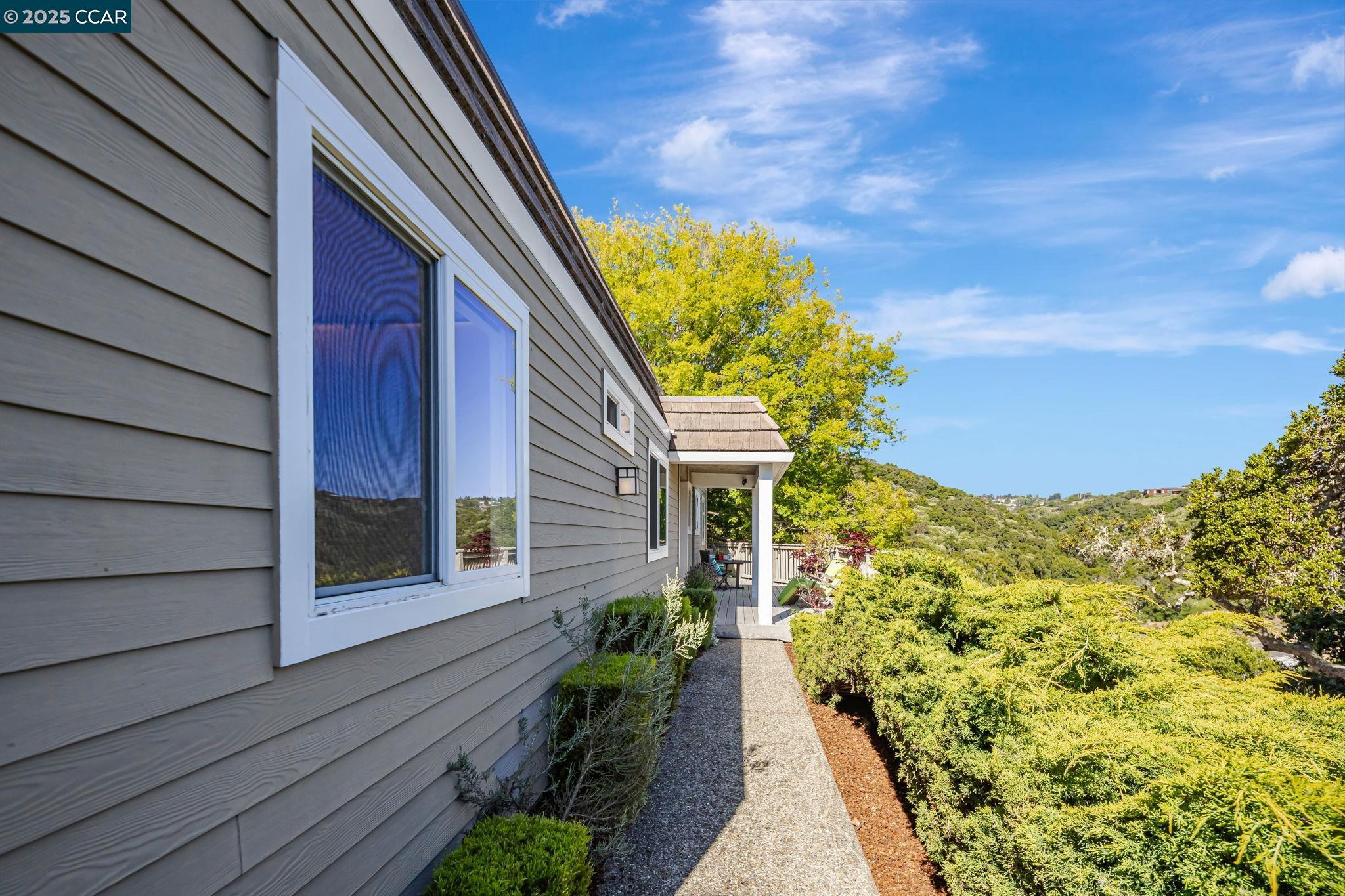 Detail Gallery Image 3 of 36 For 2280 Hastings Dr, Belmont,  CA 94002 - 3 Beds | 2 Baths