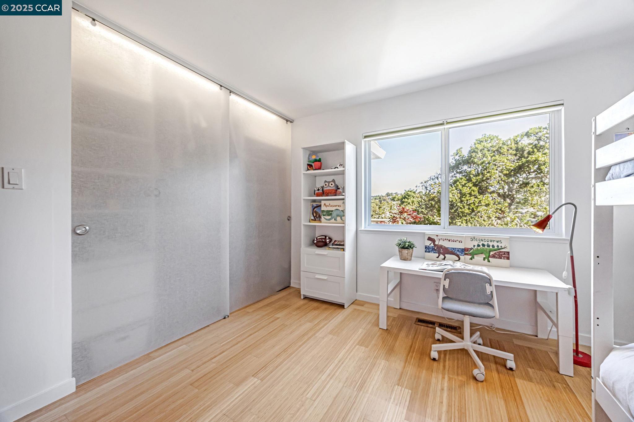 Detail Gallery Image 21 of 36 For 2280 Hastings Dr, Belmont,  CA 94002 - 3 Beds | 2 Baths
