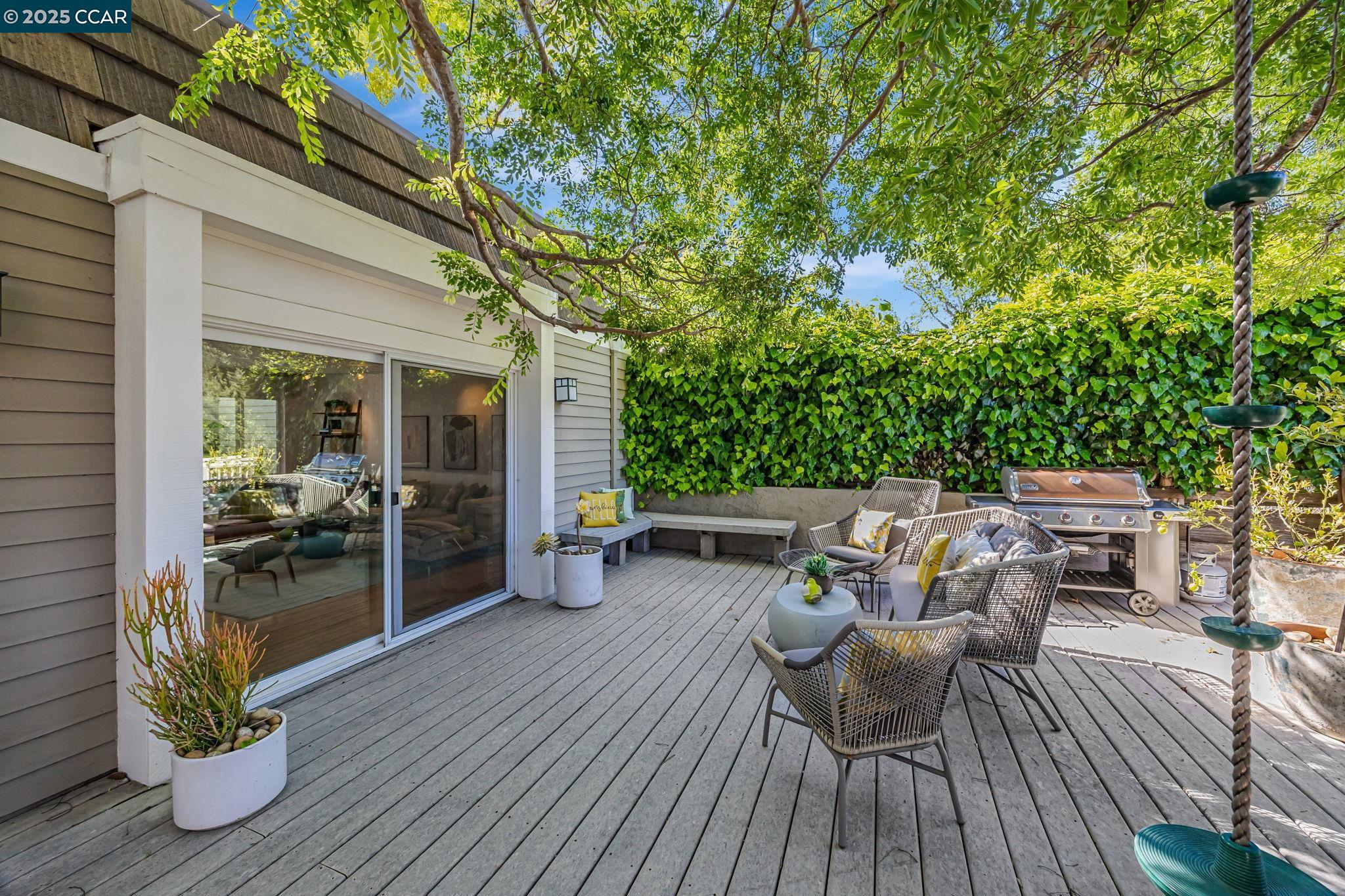 Detail Gallery Image 26 of 36 For 2280 Hastings Dr, Belmont,  CA 94002 - 3 Beds | 2 Baths
