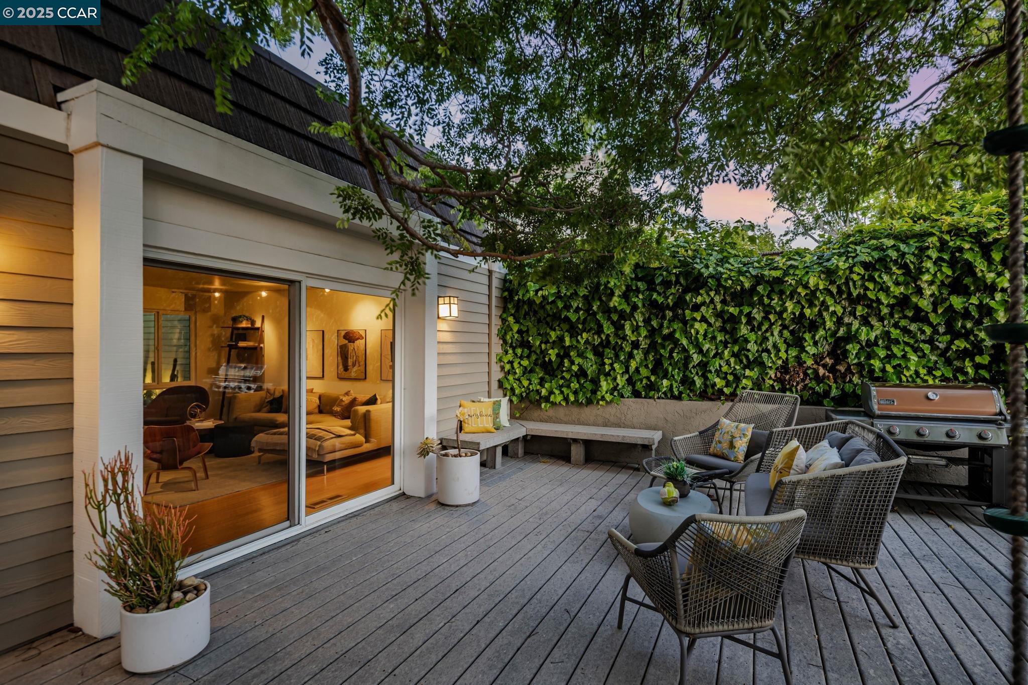 Detail Gallery Image 32 of 36 For 2280 Hastings Dr, Belmont,  CA 94002 - 3 Beds | 2 Baths