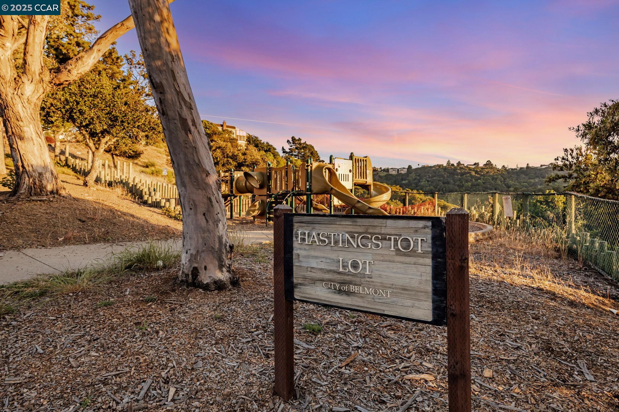 Detail Gallery Image 34 of 36 For 2280 Hastings Dr, Belmont,  CA 94002 - 3 Beds | 2 Baths