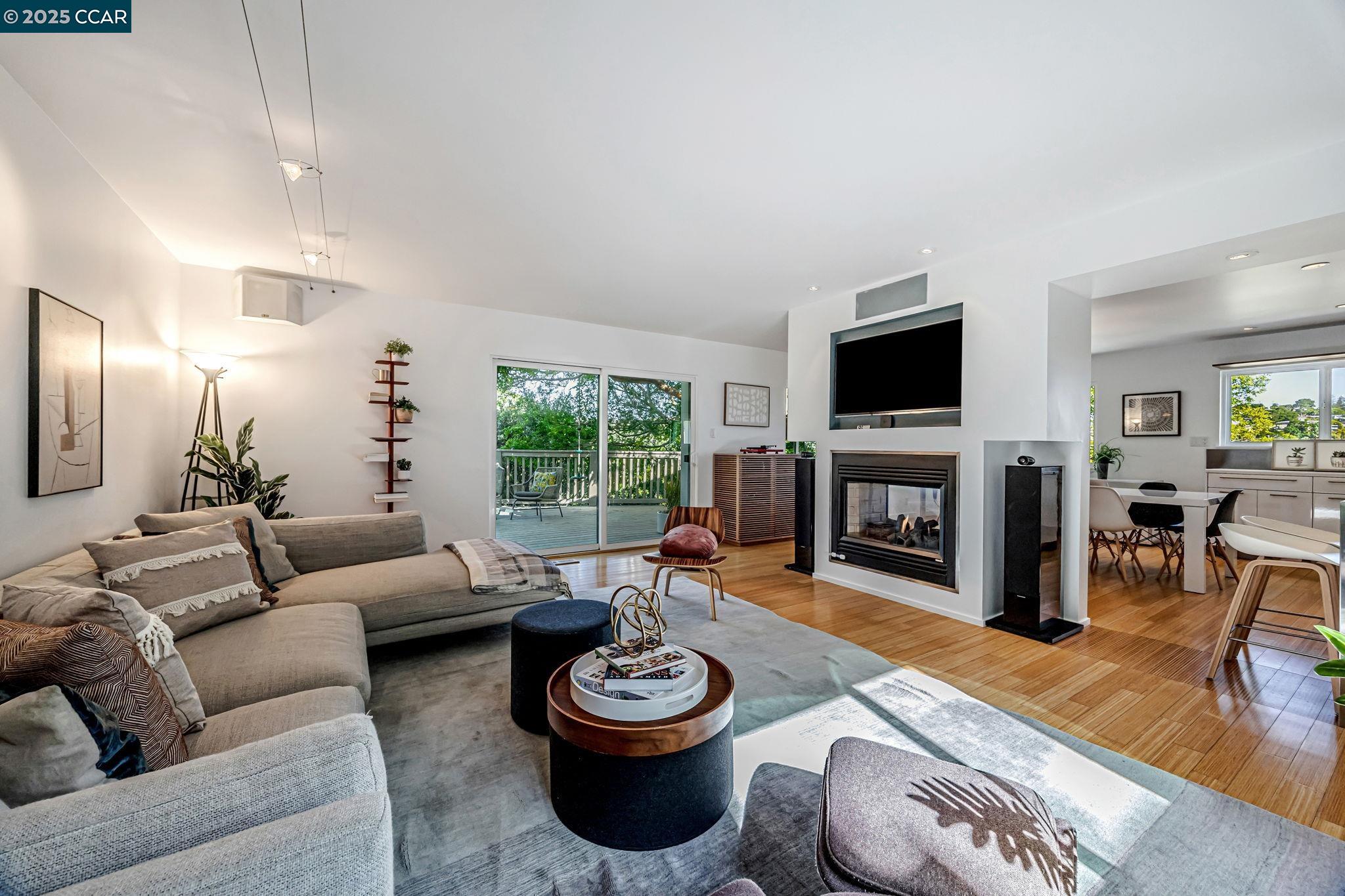 Detail Gallery Image 9 of 36 For 2280 Hastings Dr, Belmont,  CA 94002 - 3 Beds | 2 Baths