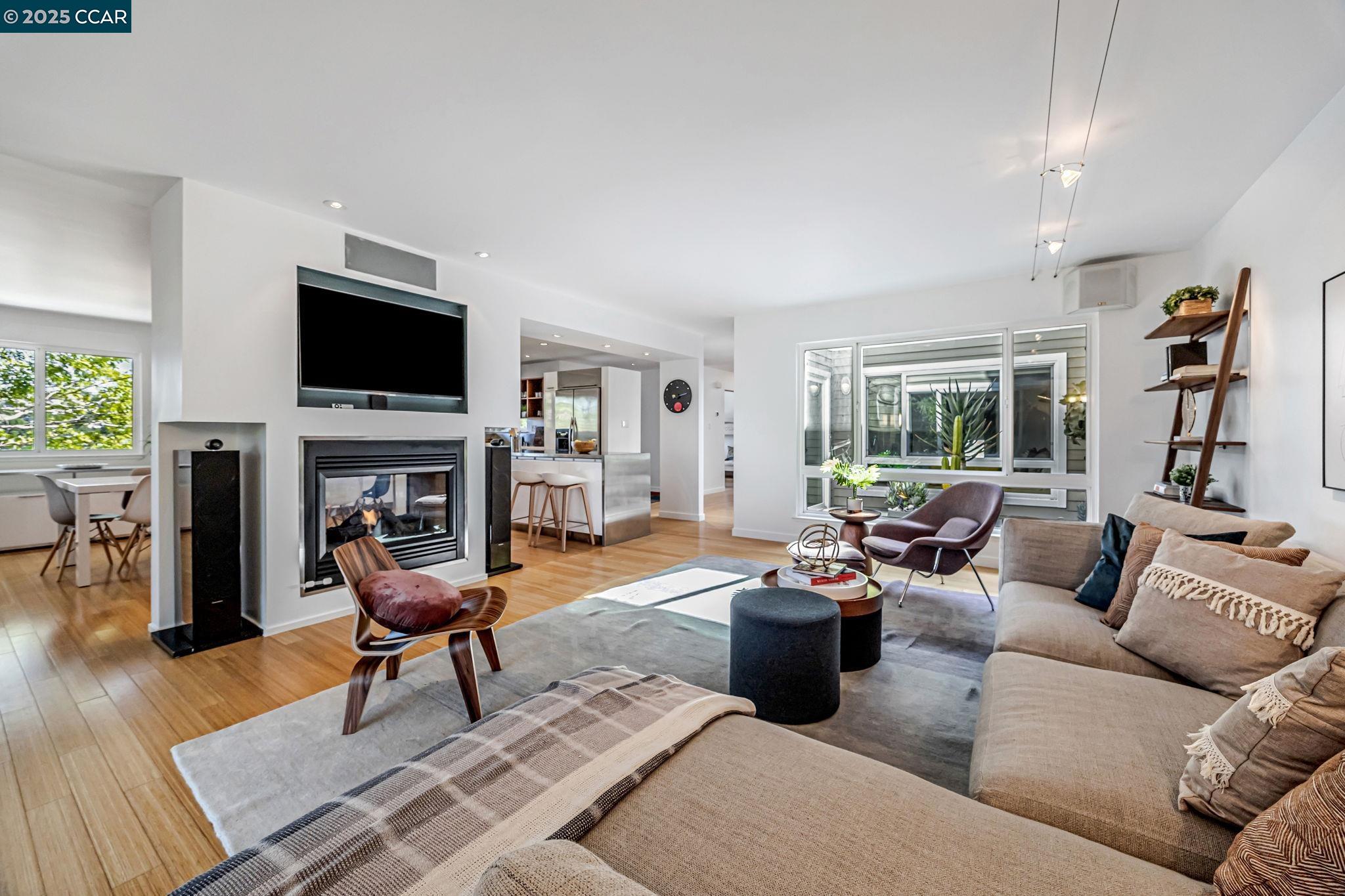 Detail Gallery Image 10 of 36 For 2280 Hastings Dr, Belmont,  CA 94002 - 3 Beds | 2 Baths