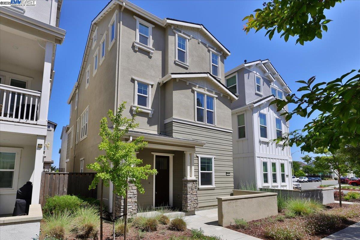 Detail Gallery Image 2 of 45 For 37437 Bay Crest Road, Newark,  CA 94560 - 4 Beds | 3/1 Baths