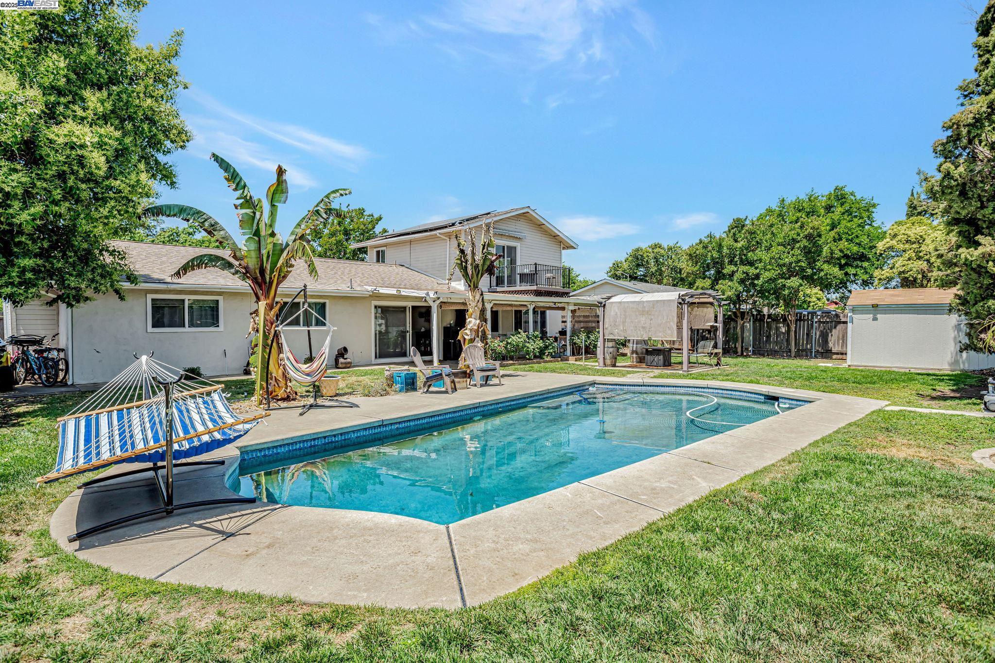 Detail Gallery Image 1 of 1 For 360 Calmace Dr, Dixon,  CA 95620 - 3 Beds | 3 Baths