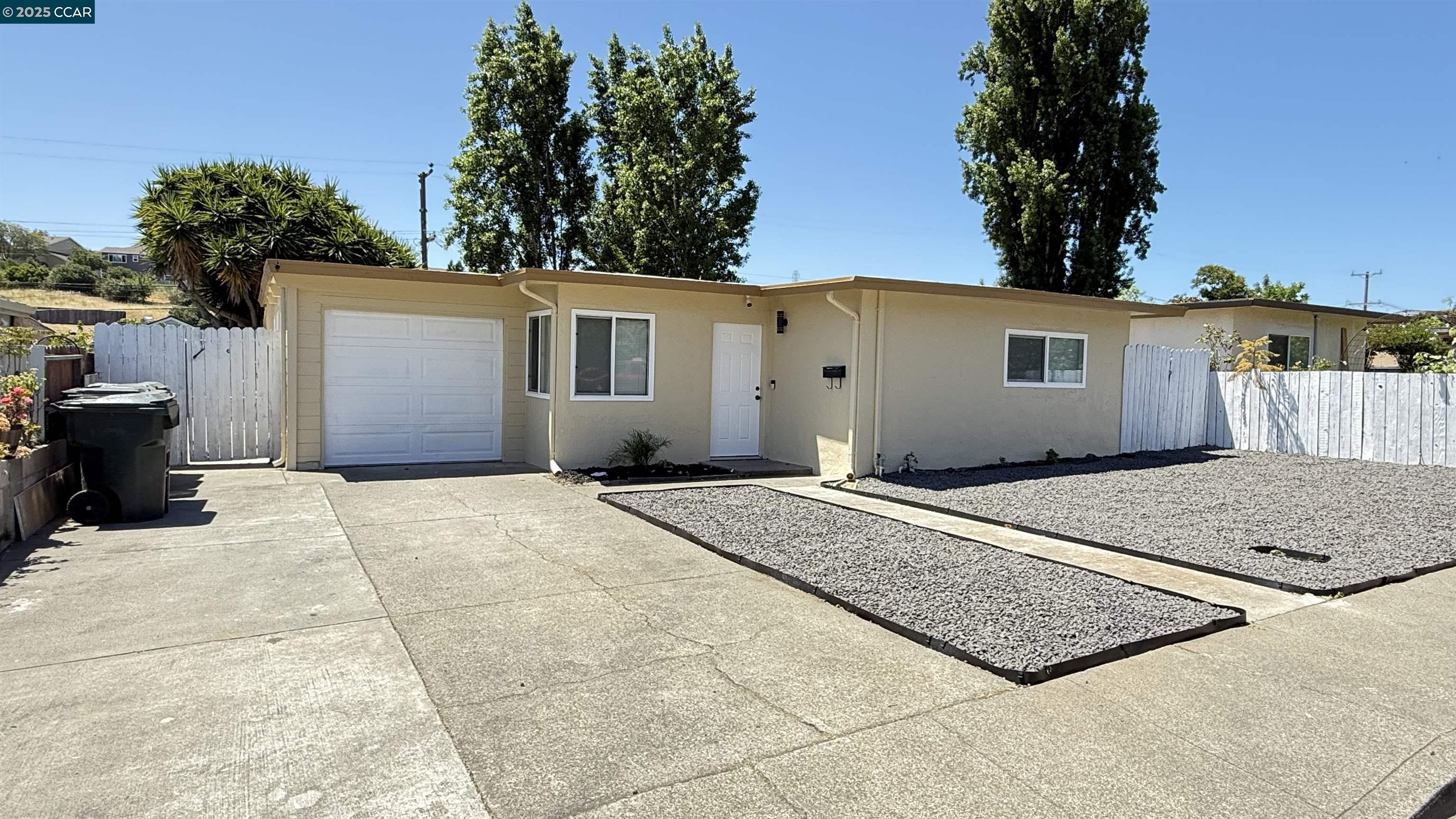 Detail Gallery Image 1 of 15 For 457 La Jolla St, Vallejo,  CA 94591 - 3 Beds | 1 Baths