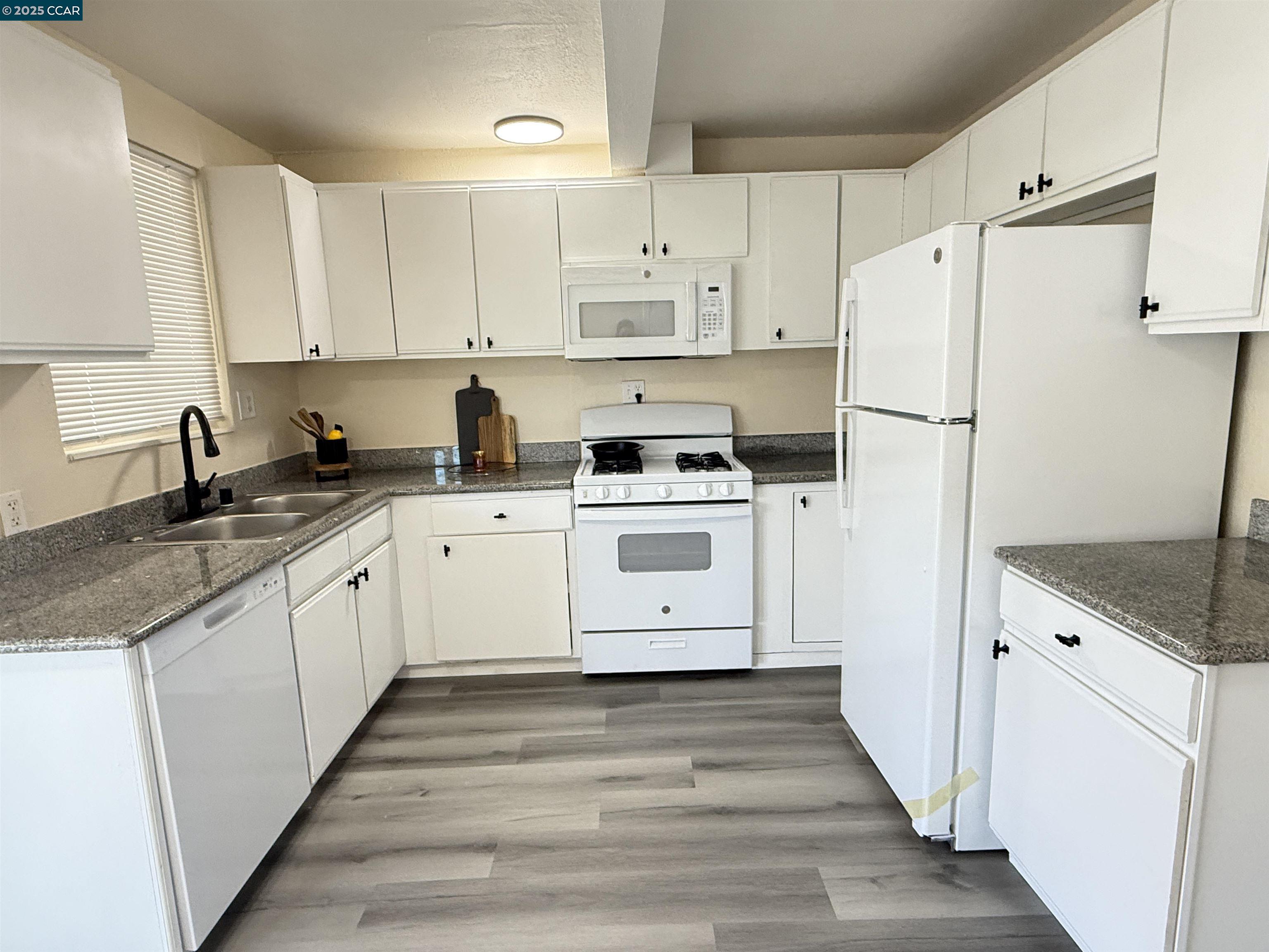 Detail Gallery Image 3 of 15 For 457 La Jolla St, Vallejo,  CA 94591 - 3 Beds | 1 Baths