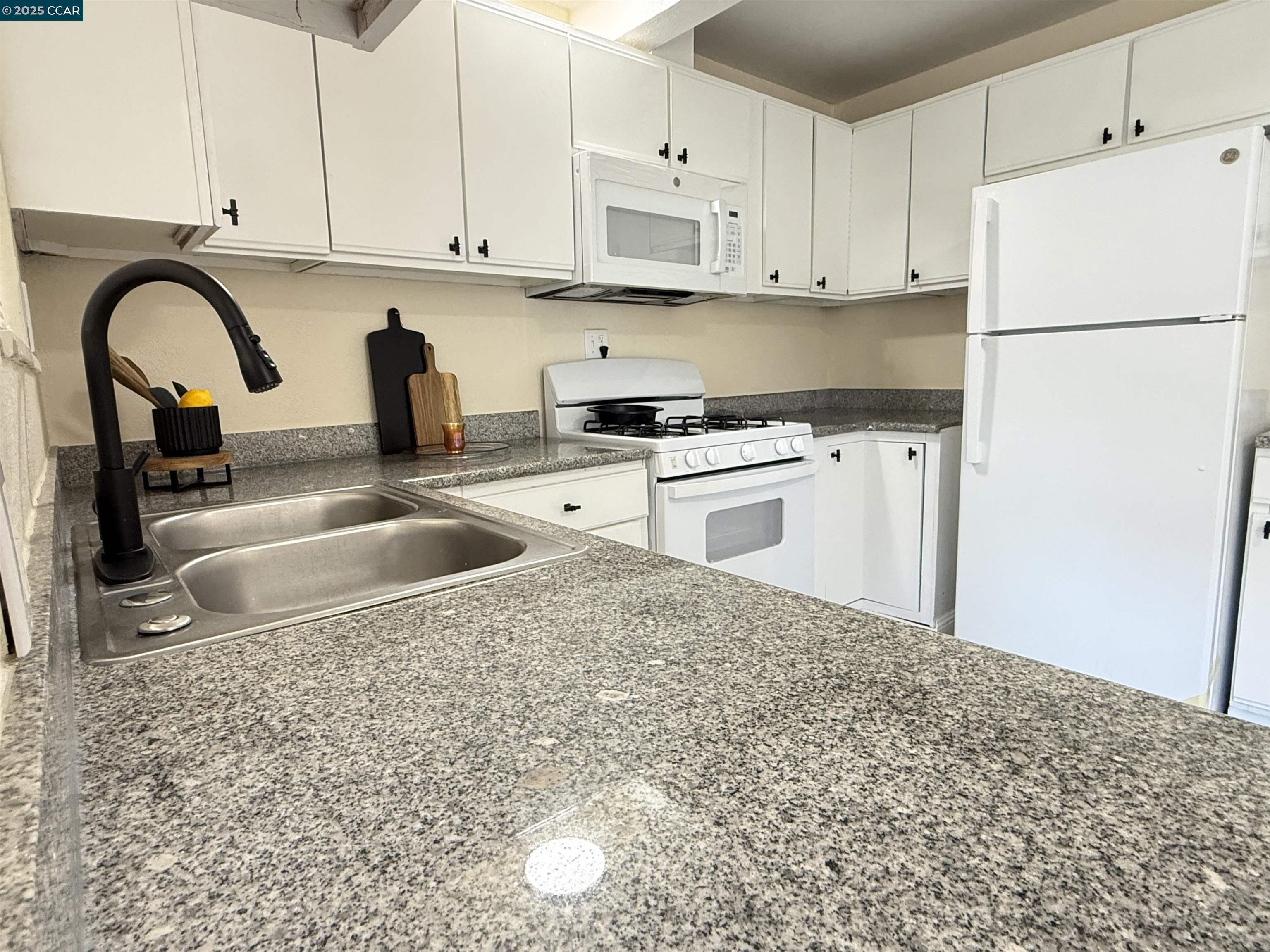 Detail Gallery Image 4 of 15 For 457 La Jolla St, Vallejo,  CA 94591 - 3 Beds | 1 Baths