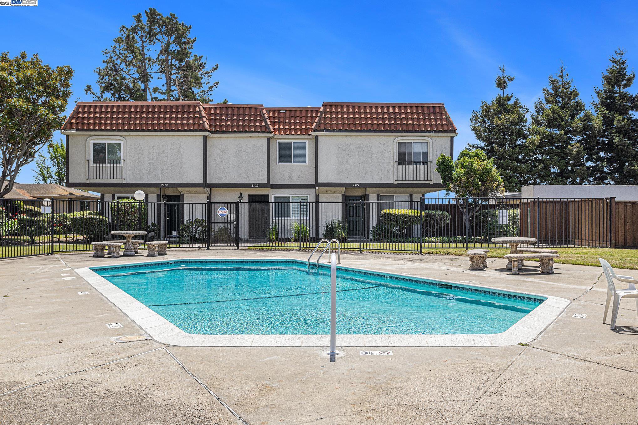 Detail Gallery Image 3 of 28 For 14725 Doolittle Dr, San Leandro,  CA 94577 - 3 Beds | 2 Baths