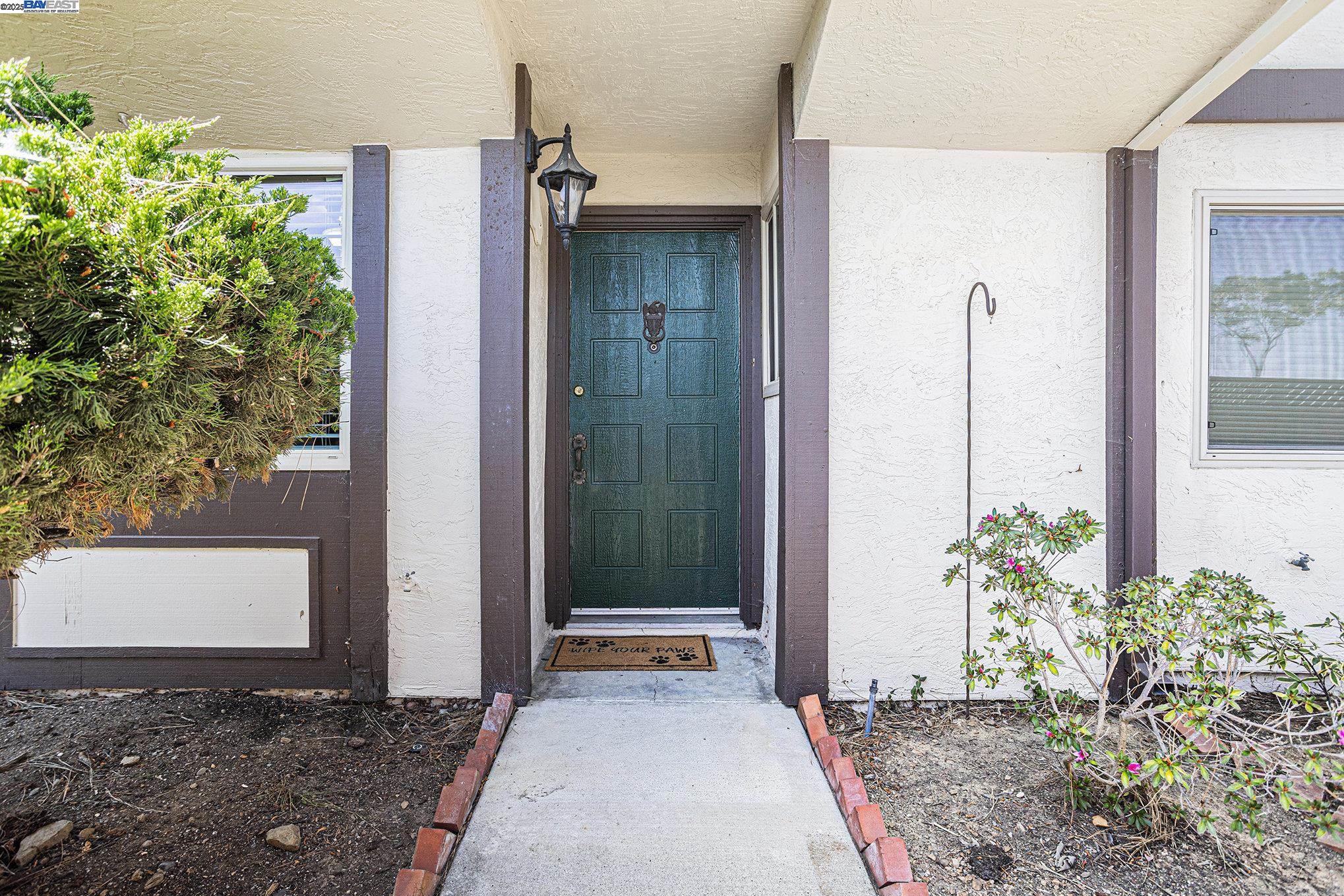 Detail Gallery Image 4 of 28 For 14725 Doolittle Dr, San Leandro,  CA 94577 - 3 Beds | 2 Baths