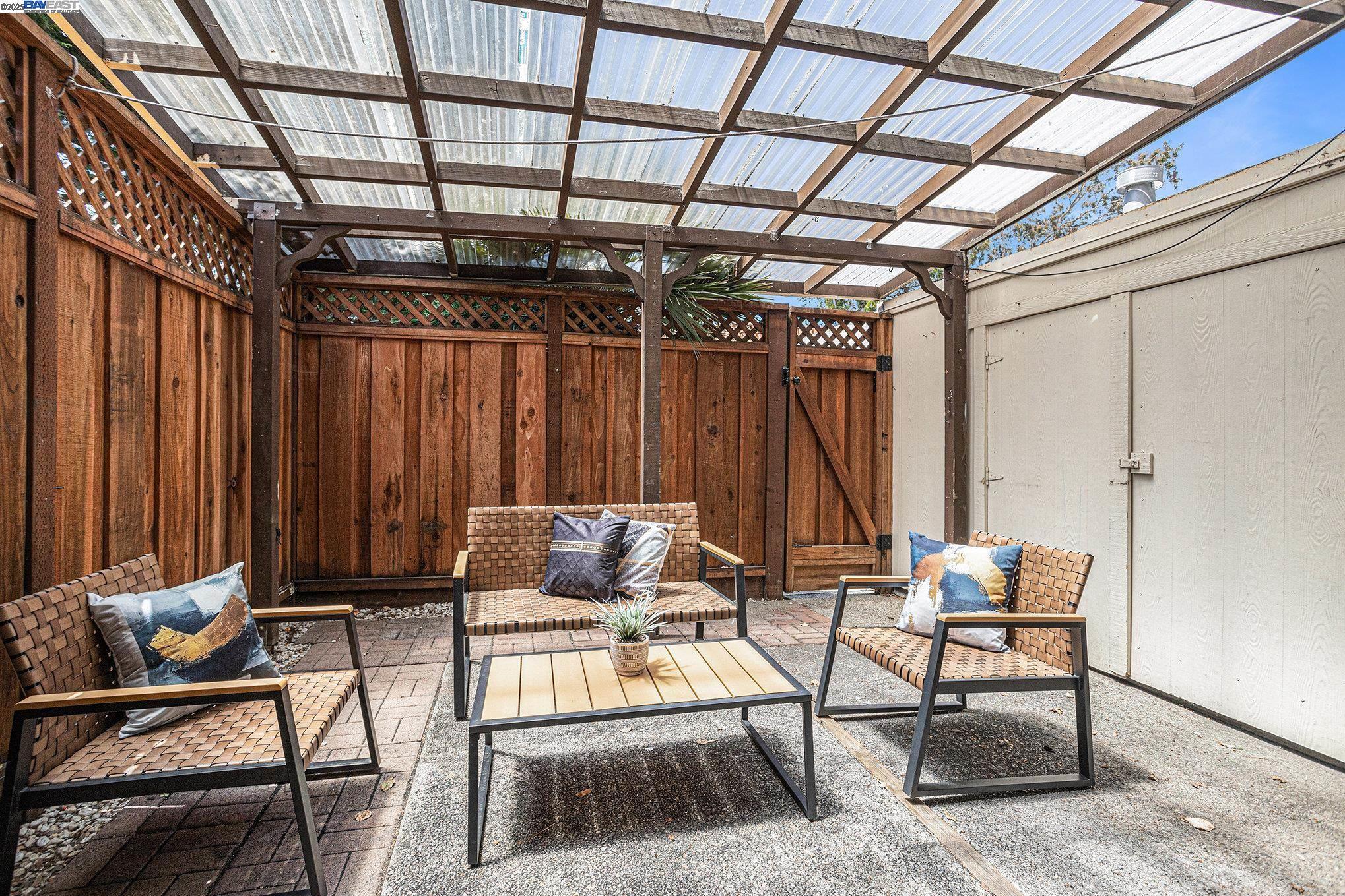 Detail Gallery Image 9 of 28 For 14725 Doolittle Dr, San Leandro,  CA 94577 - 3 Beds | 2 Baths