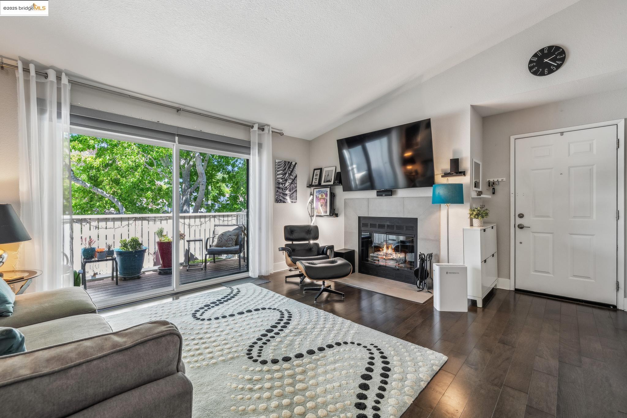 Detail Gallery Image 1 of 60 For 164 Schooner Ct, Richmond,  CA 94804 - 2 Beds | 2 Baths