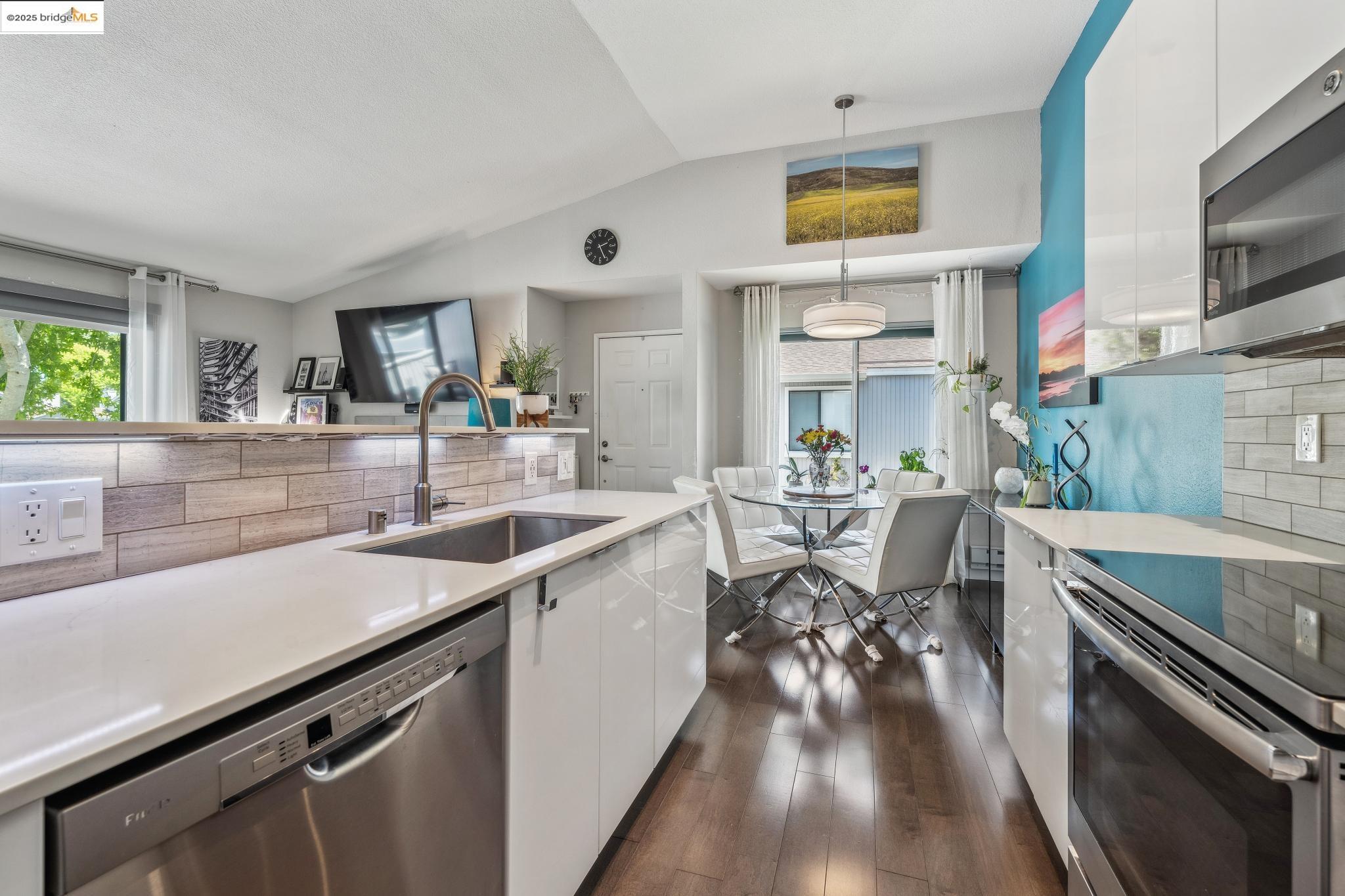 Detail Gallery Image 12 of 60 For 164 Schooner Ct, Richmond,  CA 94804 - 2 Beds | 2 Baths