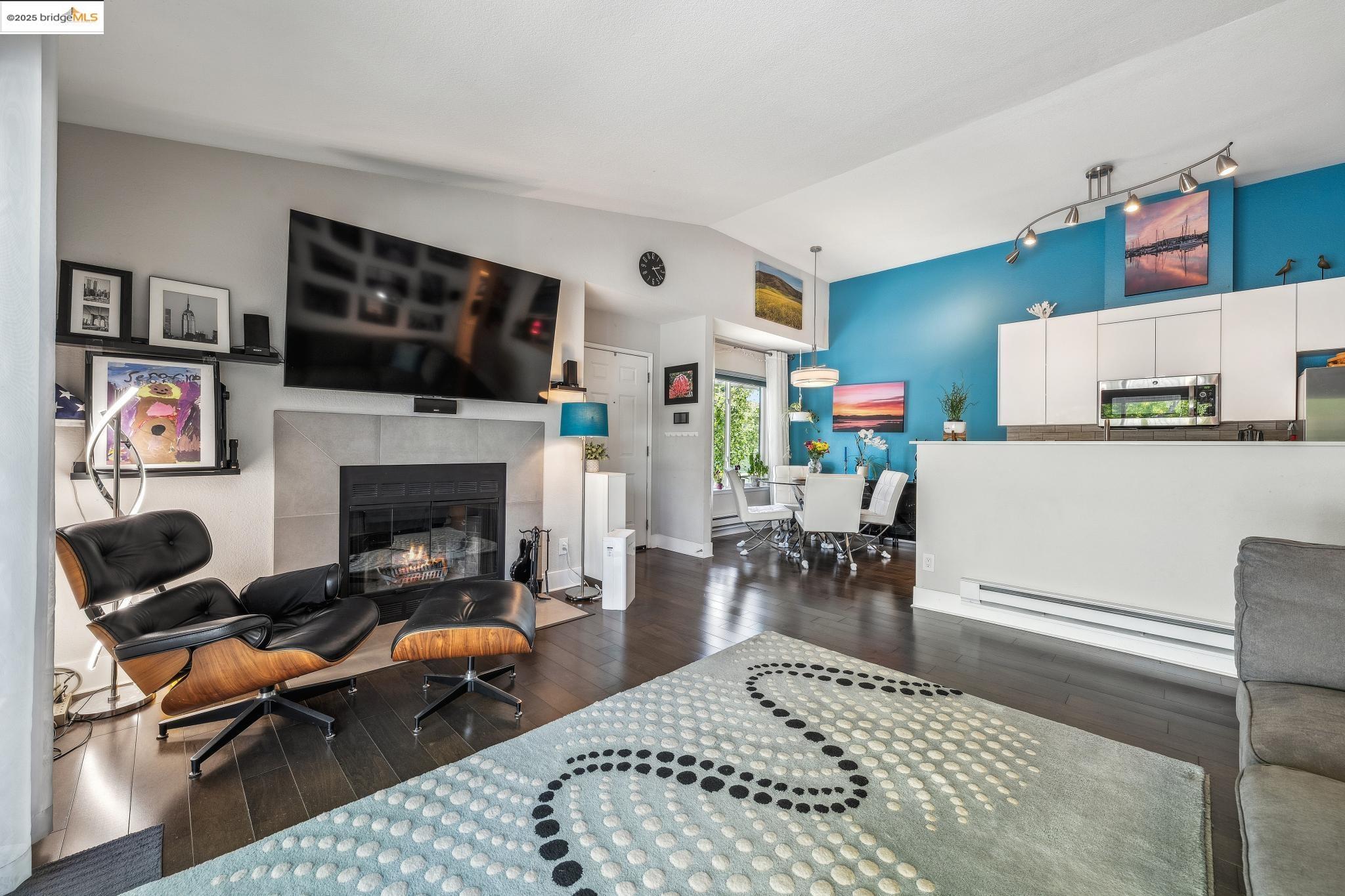 Detail Gallery Image 3 of 60 For 164 Schooner Ct, Richmond,  CA 94804 - 2 Beds | 2 Baths