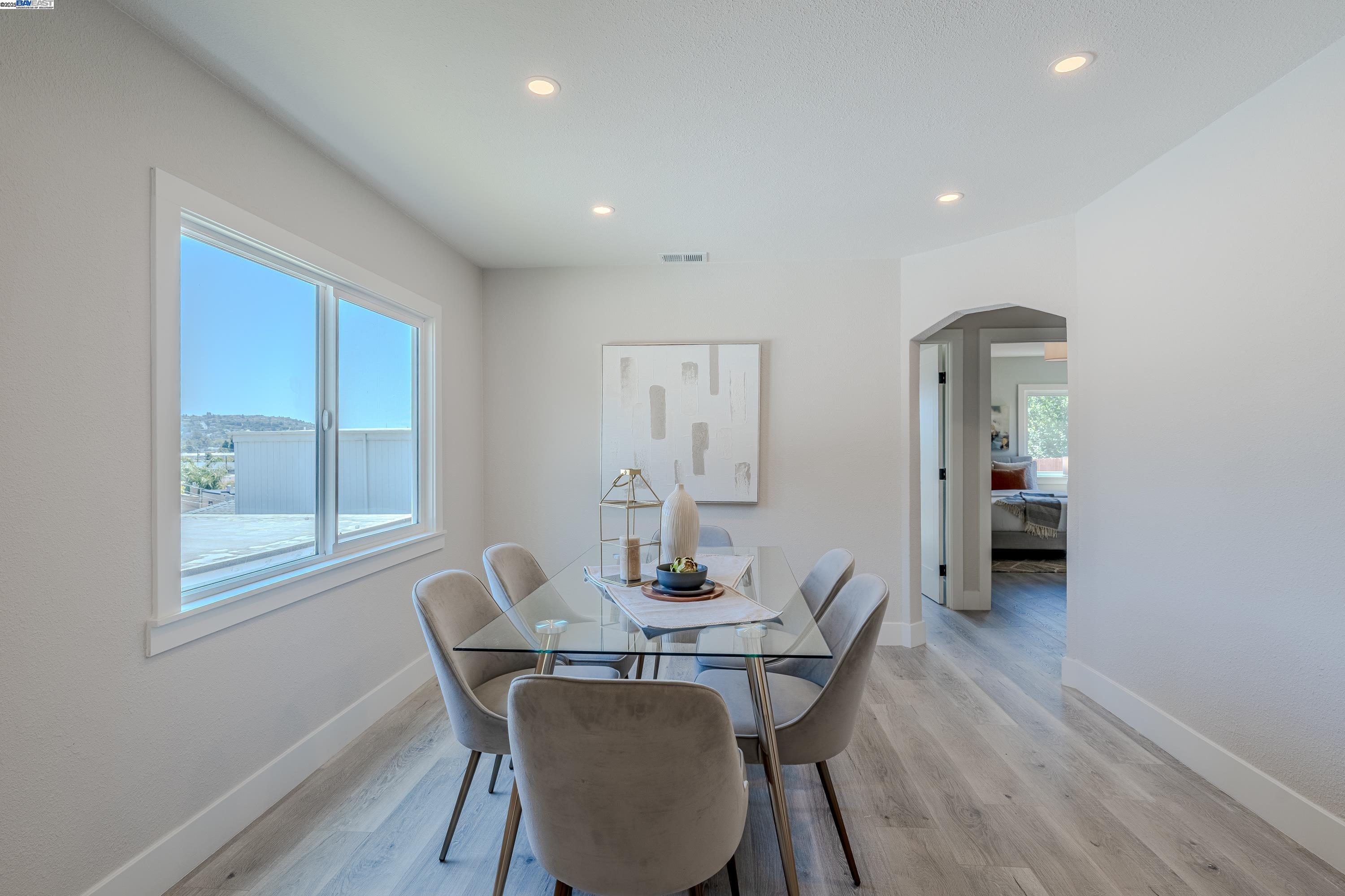 Detail Gallery Image 12 of 32 For 10007 Burr St, Oakland,  CA 94605 - 2 Beds | 1 Baths
