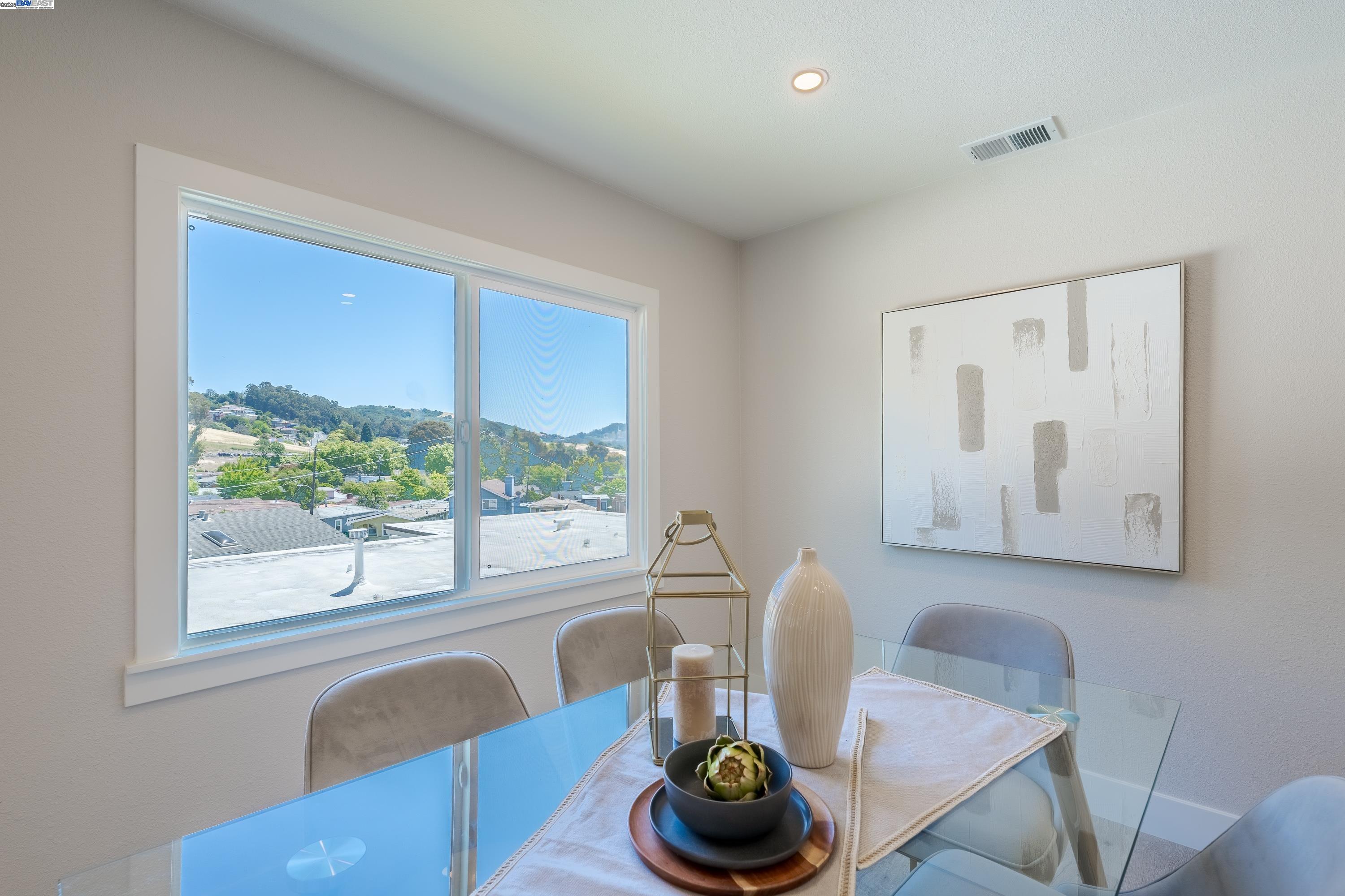 Detail Gallery Image 13 of 32 For 10007 Burr St, Oakland,  CA 94605 - 2 Beds | 1 Baths
