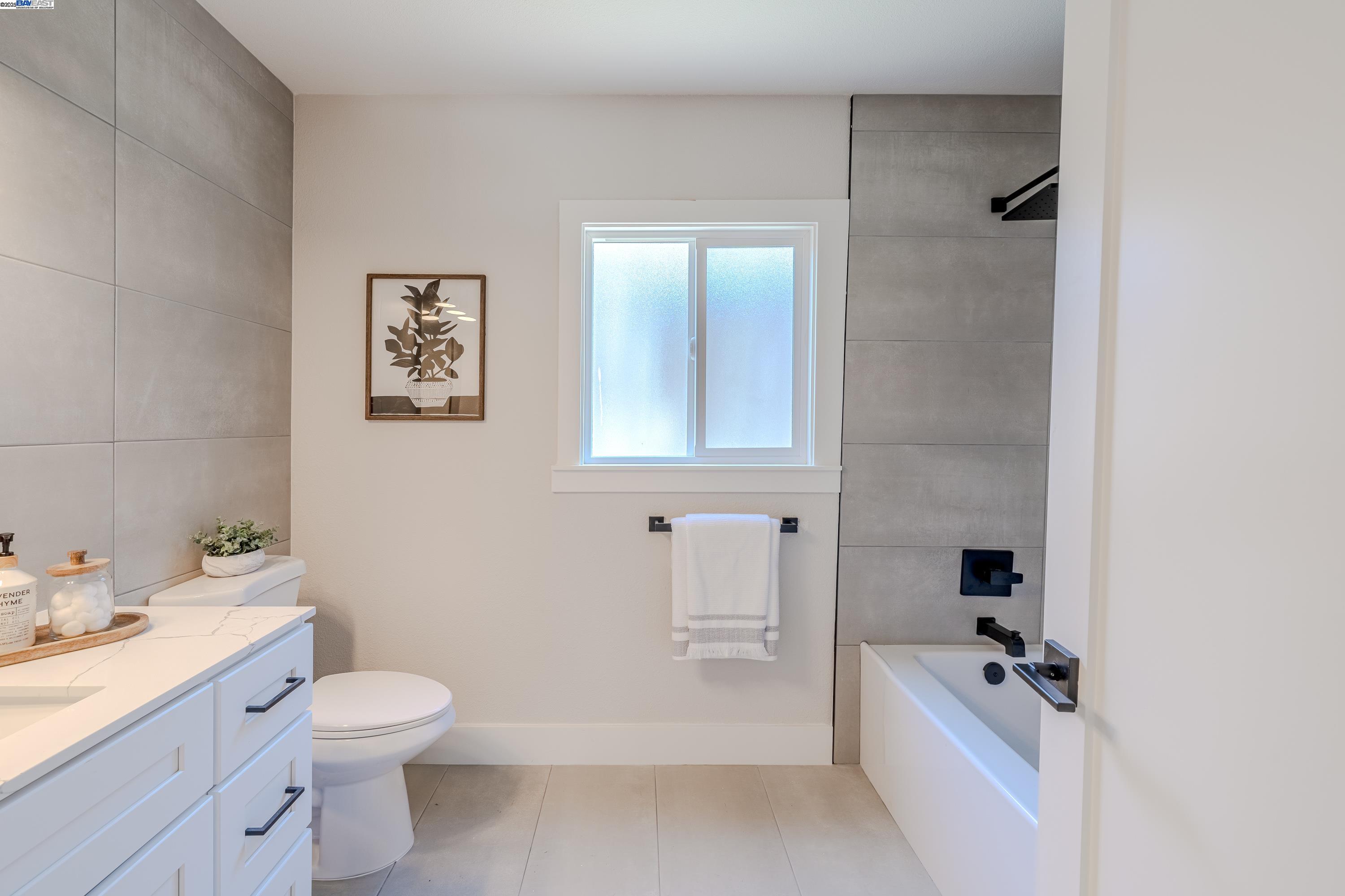 Detail Gallery Image 19 of 32 For 10007 Burr St, Oakland,  CA 94605 - 2 Beds | 1 Baths
