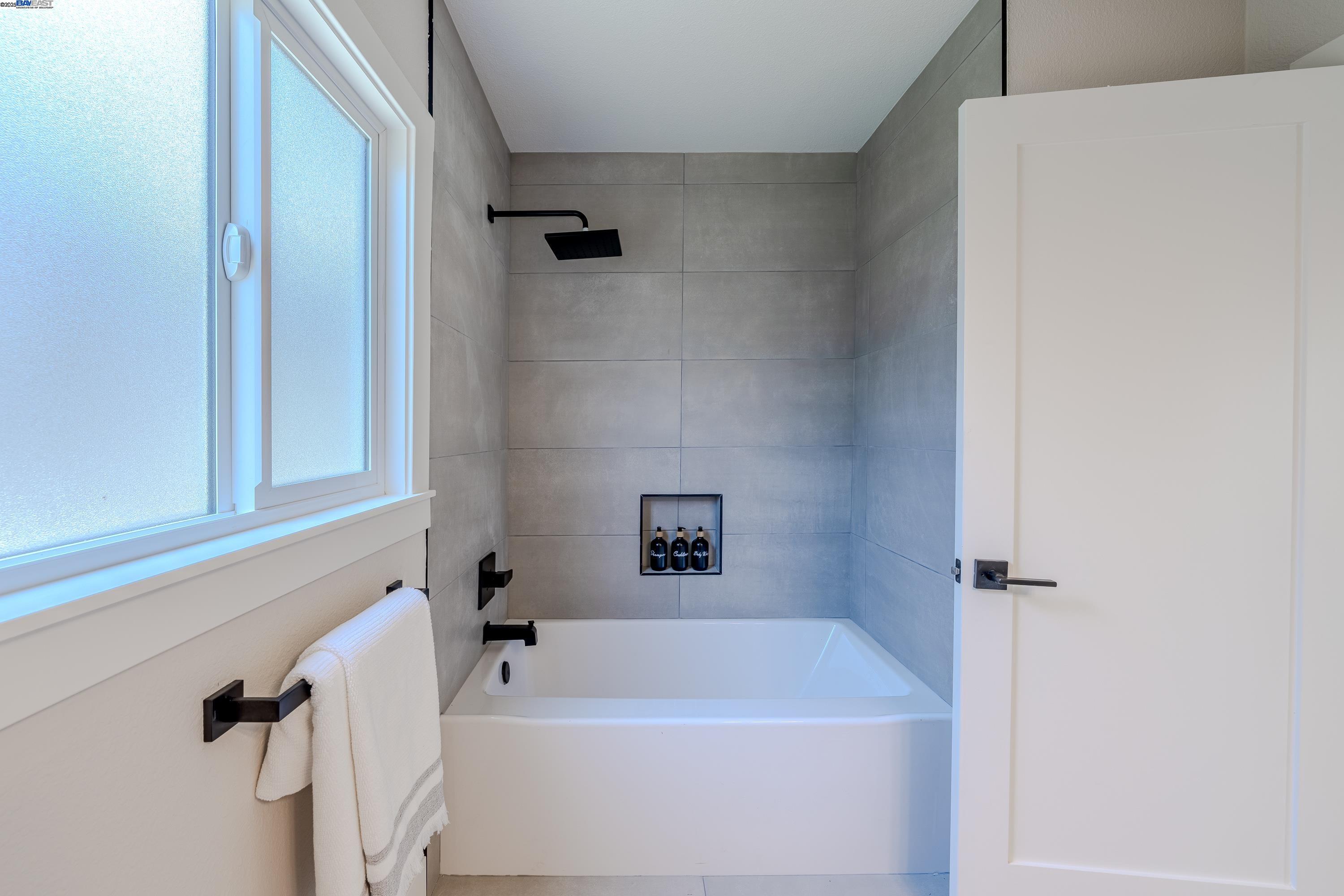 Detail Gallery Image 21 of 32 For 10007 Burr St, Oakland,  CA 94605 - 2 Beds | 1 Baths