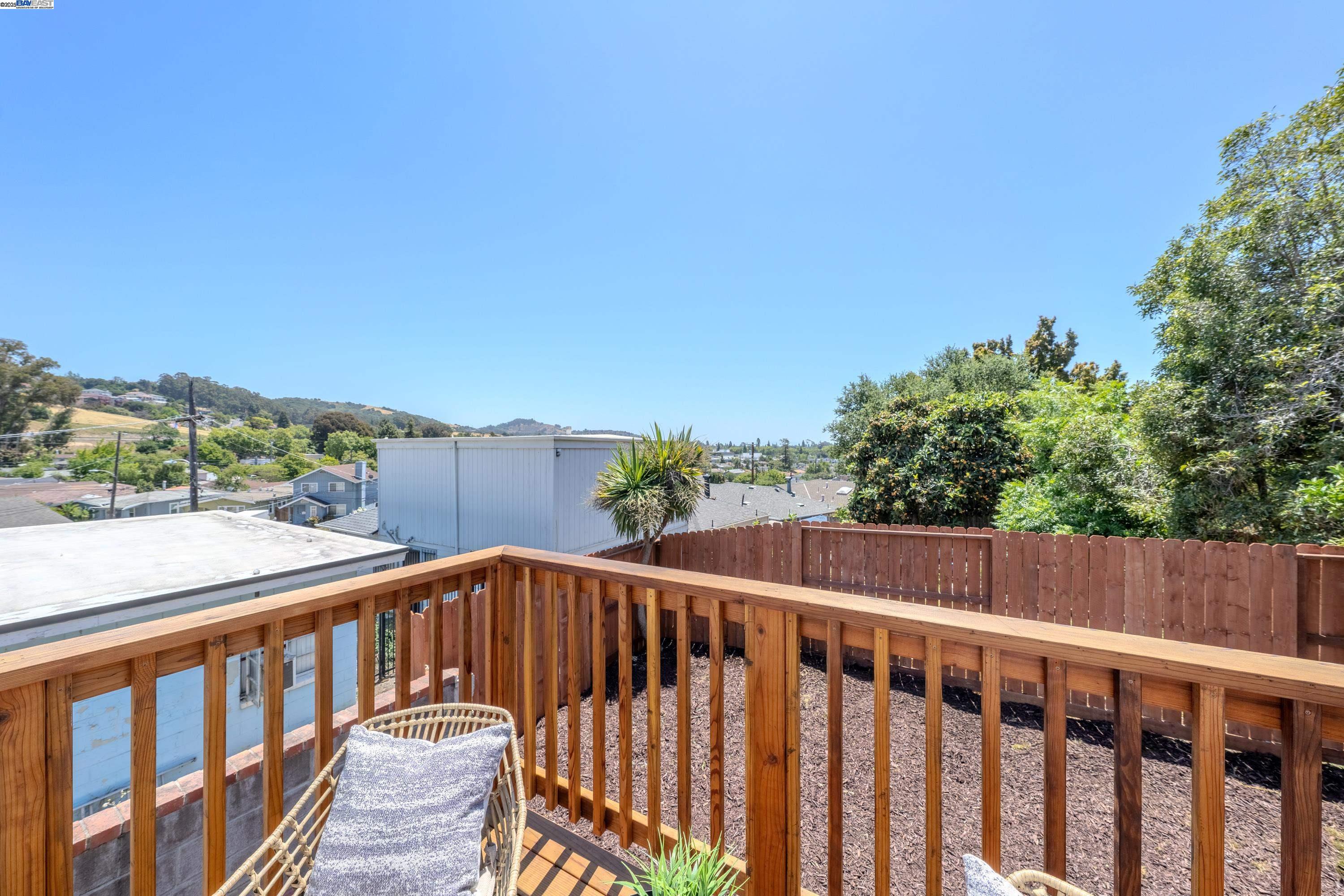 Detail Gallery Image 29 of 32 For 10007 Burr St, Oakland,  CA 94605 - 2 Beds | 1 Baths