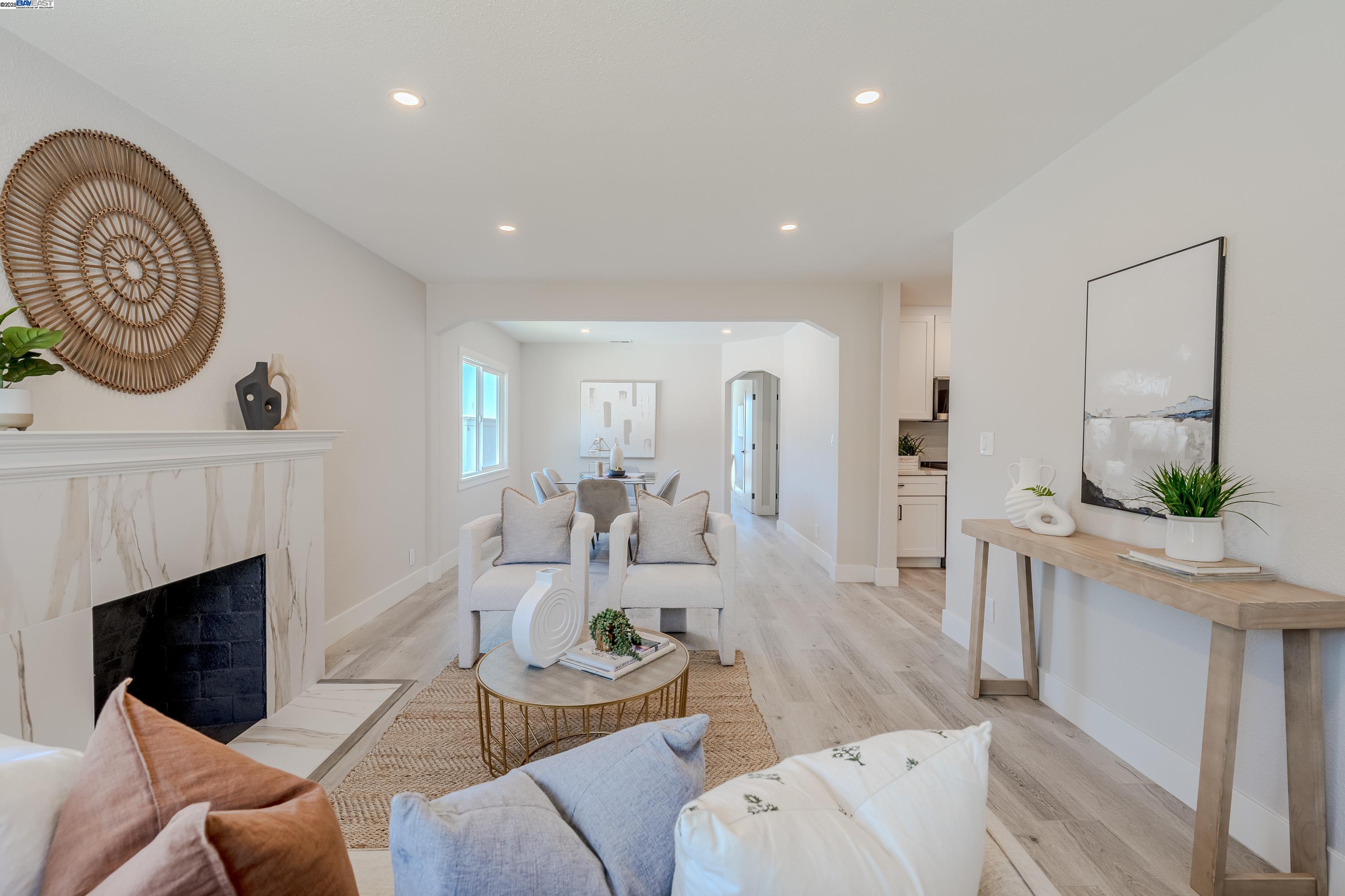 Detail Gallery Image 4 of 32 For 10007 Burr St, Oakland,  CA 94605 - 2 Beds | 1 Baths